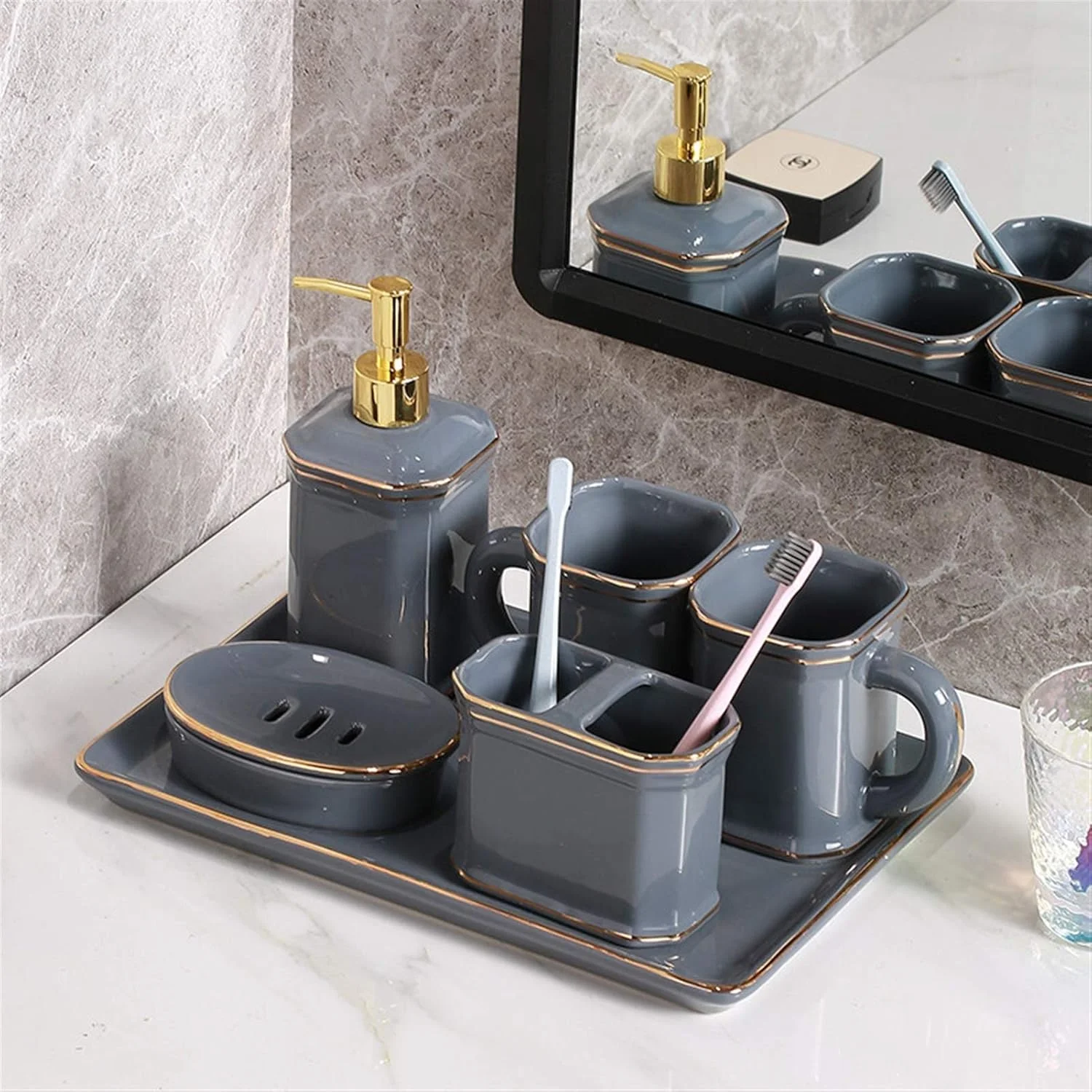 ست لوازم جانبی حمام خانگی YQBUER، ست لوازم بهداشتی سرامیکی حمام، فنجان چینی تزئینی، بطری لوسیون، جا مسواکی، سینی تزئینی مناسب برای حمام هتل ست لوازم جانبی حمام خانگی YQBUER، ست لوازم بهداشتی سرامیکی حمام، فنجان چینی تزئینی، بطری لوسیون، جا مسواکی، سینی تزئینی مناسب برای حمام هتل