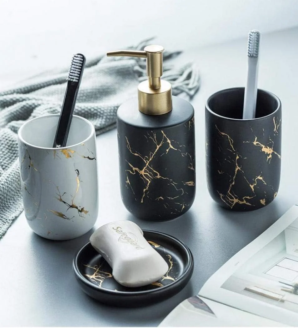 ست لوازم جانبی حمام YYW، ست سرامیکی لوازم جانبی حمام، ست کامل لوازم جانبی روی میز روشویی شامل جای صابون، پخش کننده لوسیون، لیوان (مشکی (چهار تکه)) ست لوازم جانبی حمام YYW، ست سرامیکی لوازم جانبی حمام، ست کامل لوازم جانبی روی میز روشویی شامل جای صابون، پخش کننده لوسیون، لیوان (مشکی (چهار تکه))