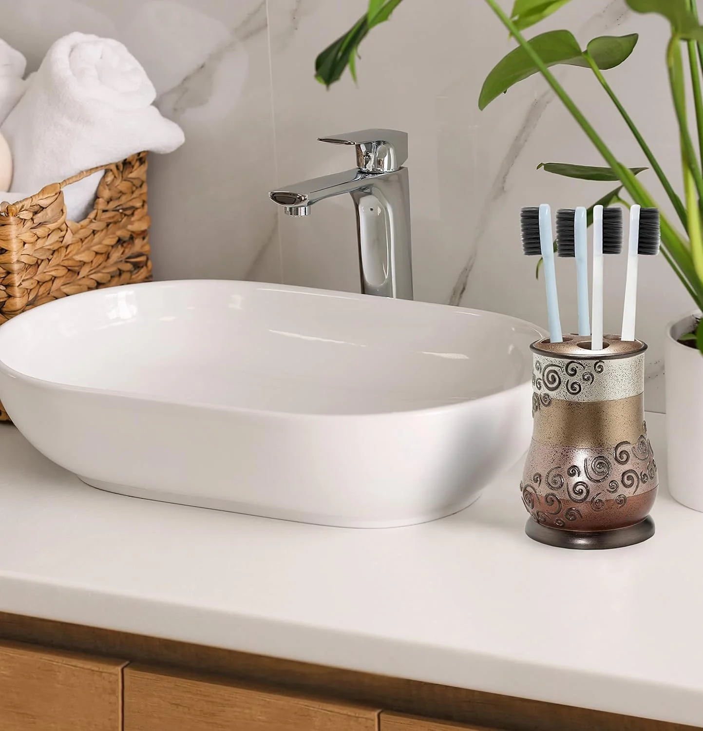 ست لوازم جانبی حمام 4 تکه Zahari Home Miramar شامل پمپ لوسیون، لیوان، جا مسواکی و جا صابونی با طراحی منحصر به فرد و چند رنگ