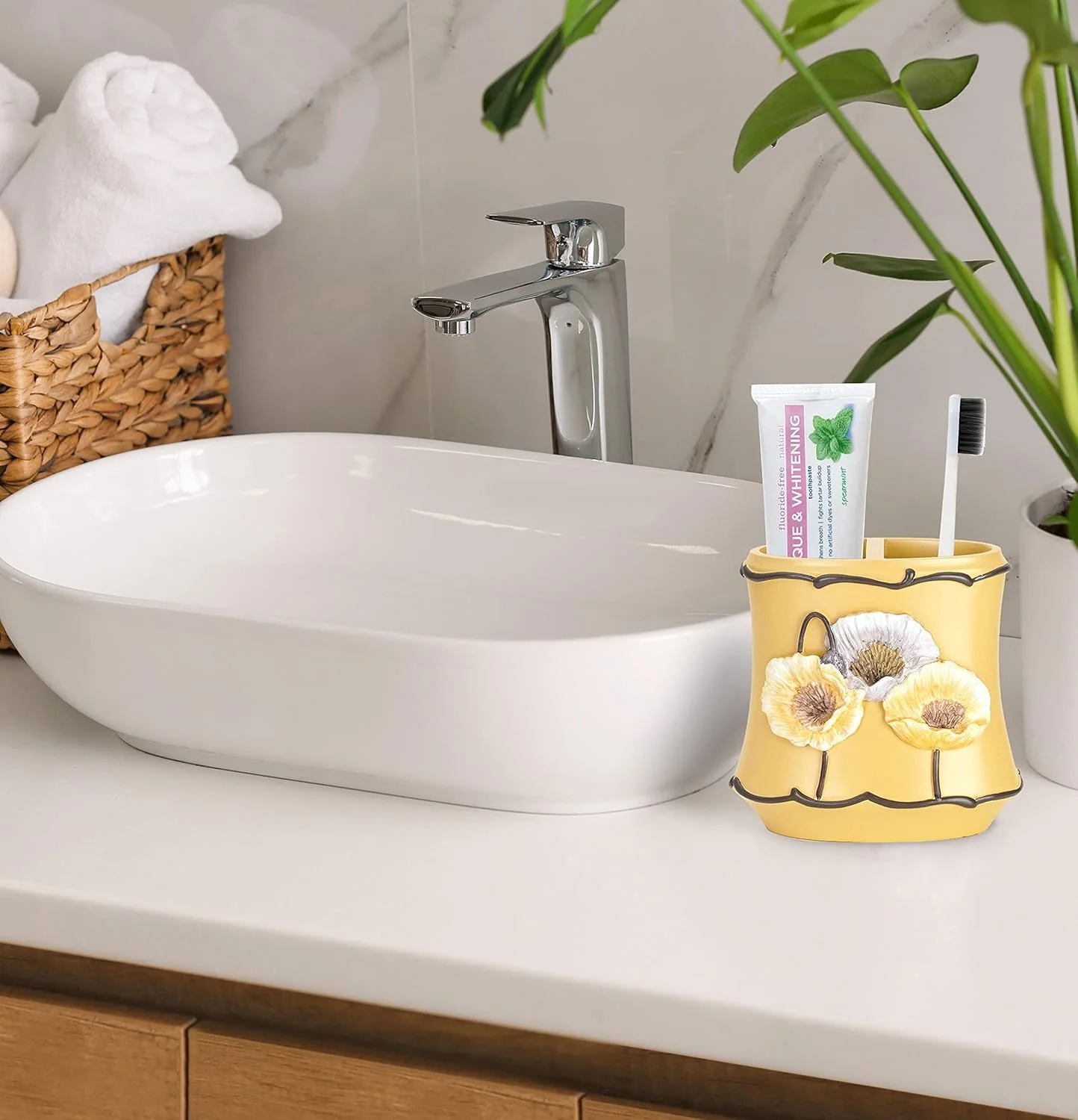 مجموعه لوازم جانبی حمام 4 تکه طرح گل های خشخاش زرد زهاری هوم شامل جای مایع دستشویی، لیوان، جا مسواکی و جا صابونی، دکوراسیون مدرن و معاصر، مجموعه کامل لوازم حمام به همراه پرده حمام