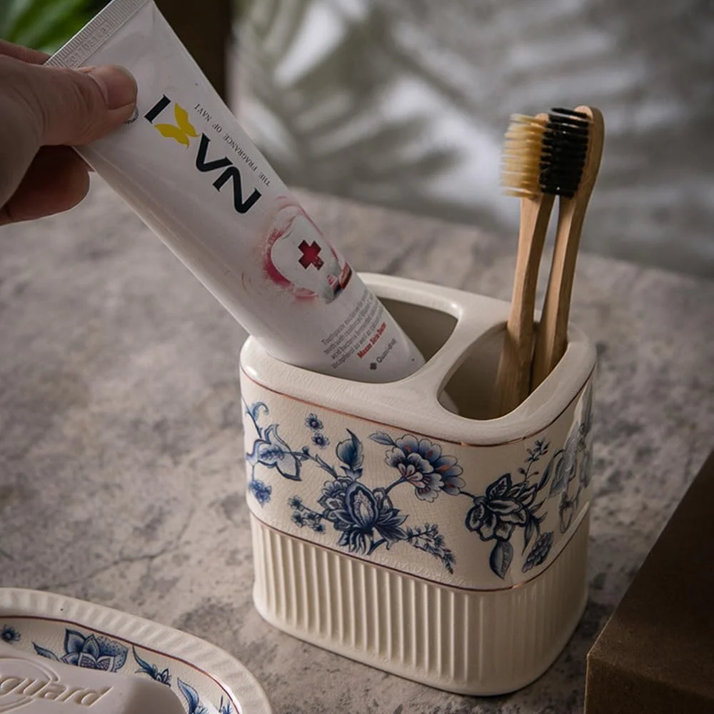 ست لوازم جانبی حمام 5 تکه گلدار آبی وینتیج، سرامیک ترک یخی شامل جا مایع صابون، جا مسواکی، لیوان و جا صابونی، دکور حمام، هدیه برای زنان و مردان خانه آپارتمان ست لوازم جانبی حمام 5 تکه گلدار آبی وینتیج، سرامیک ترک یخی شامل جا مایع صابون، جا مسواکی، لیوان و جا صابونی، دکور حمام، هدیه برای زنان و مردان خانه آپارتمان