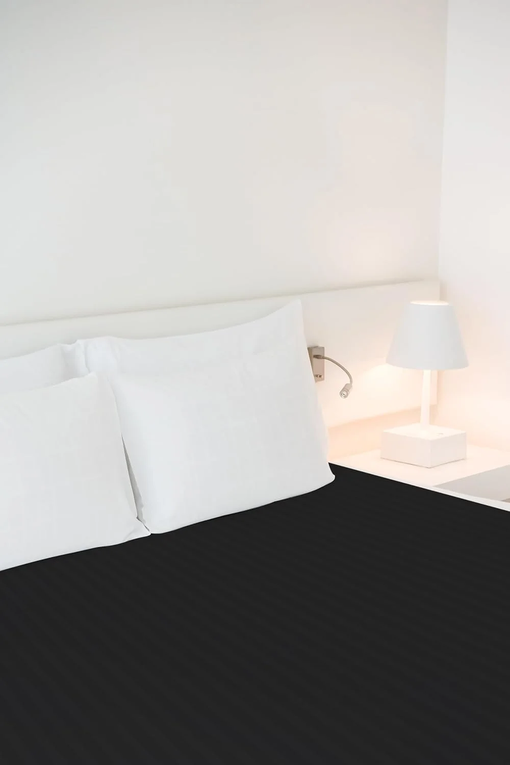 ملحفه کش‌دار راه‌راه دونفره به همراه 2 روبالشتی 180x200 سانتی‌متر (مشکی)