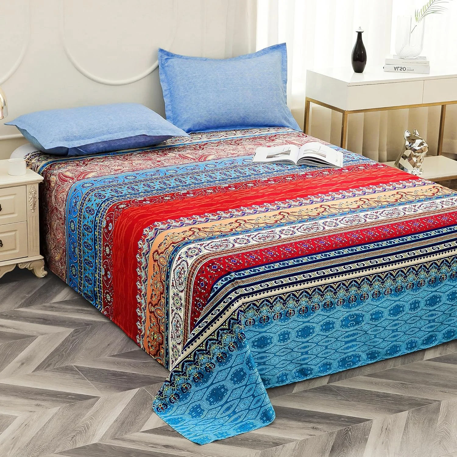ملحفه دو نفره استوری@هوم، 240 نخ، ملحفه تخت میکروفایبر به همراه دو روبالشی، ملحفه فوق العاده نرم برای تخت دو نفره | طرح سنتی (225 x 250 سانتی متر، آبی روشن و قرمز)