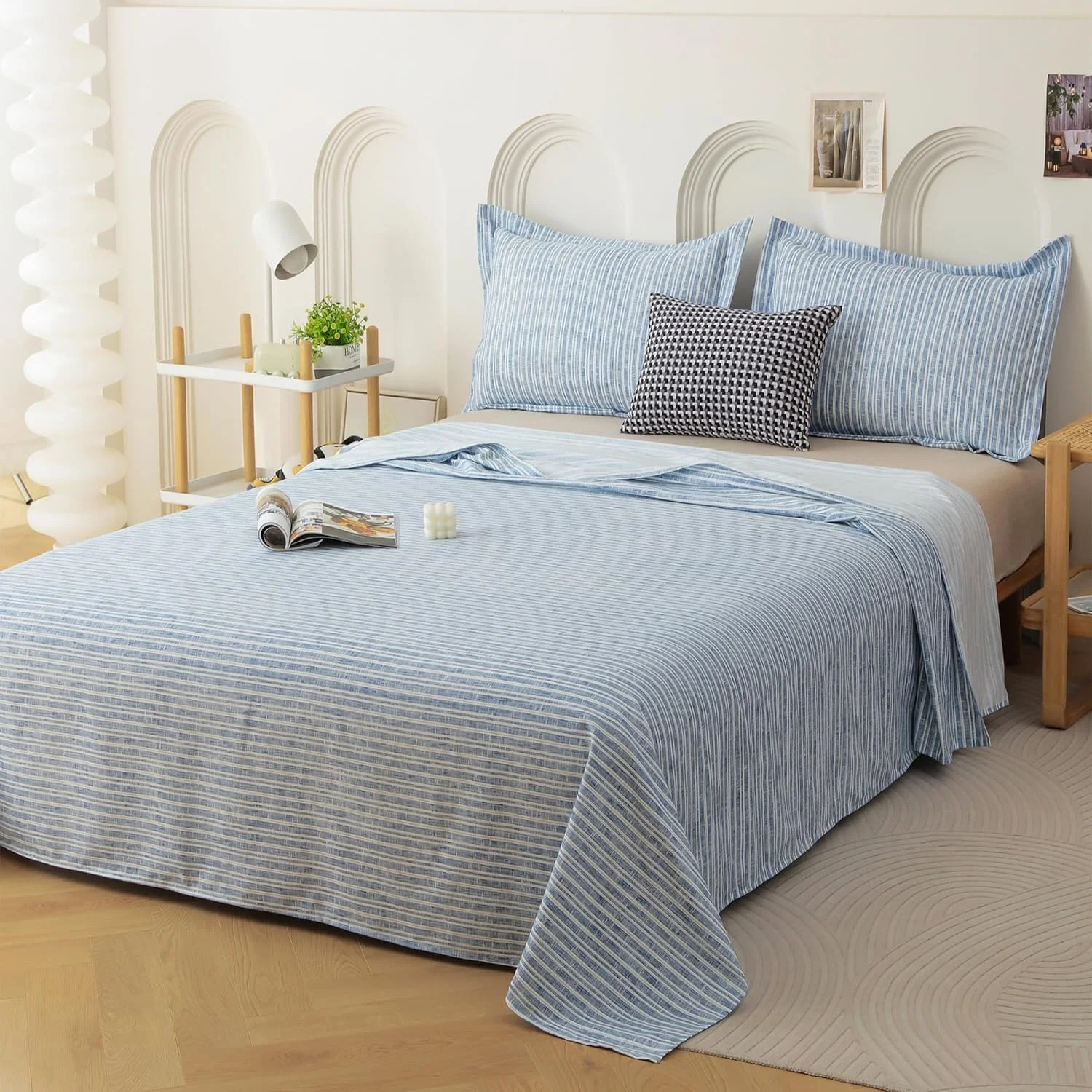 ملحفه کتان تختخواب دو نفره بزرگ Story@Home با تراکم بافت 240، ملحفه تختخواب کتان با دو روبالشی، ملحفه فوق العاده نرم برای تختخواب دو نفره بزرگ | طرح راه راه (270 x 250 سانتی متر، آبی و سفید) ملحفه کتان تختخواب دو نفره بزرگ Story@Home با تراکم بافت 240، ملحفه تختخواب کتان با دو روبالشی، ملحفه فوق العاده نرم برای تختخواب دو نفره بزرگ | طرح راه راه (270 x 250 سانتی متر، آبی و سفید)