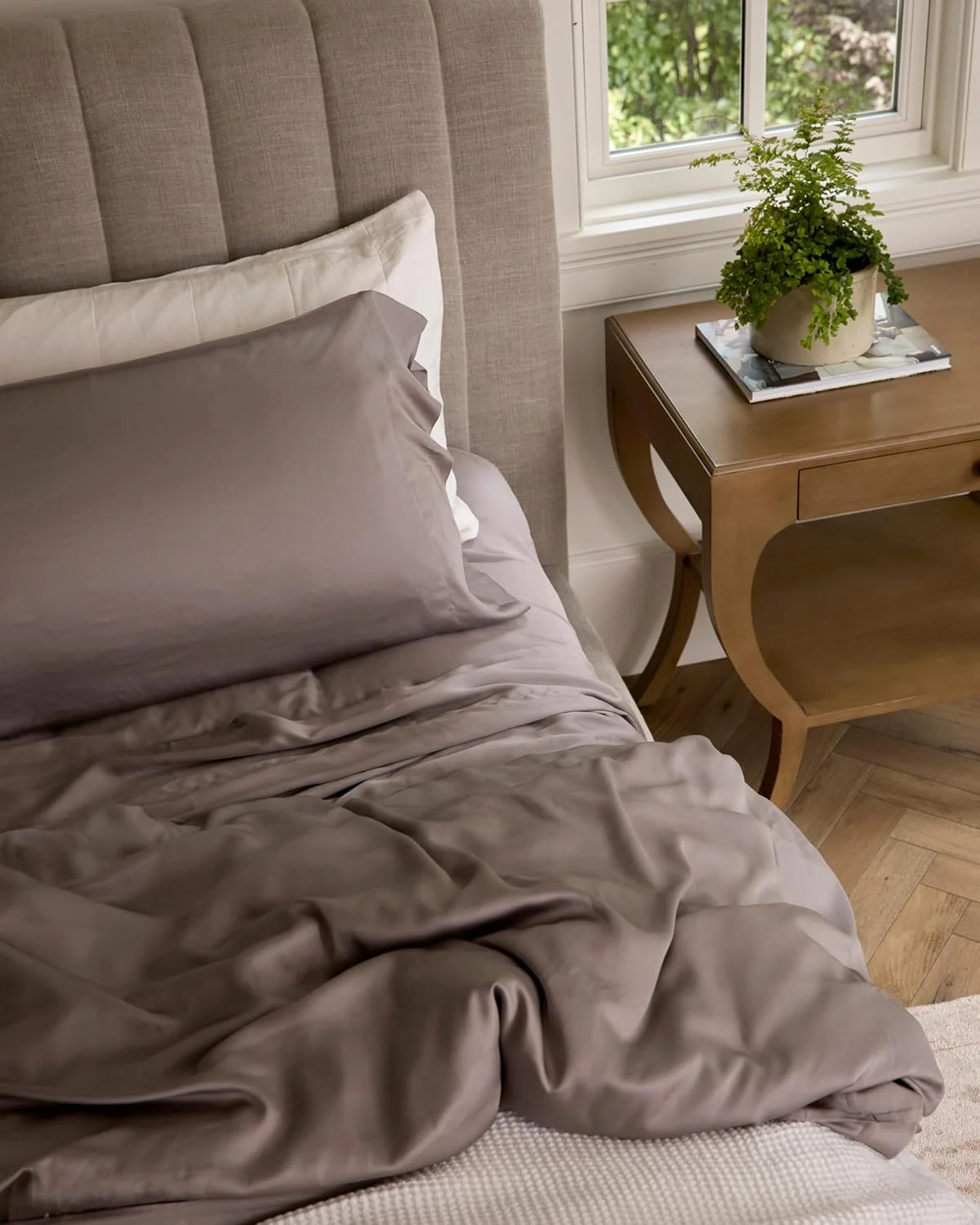 ست ملحفه تخت خواب لوکس کوزی ارث - 100% ویسکوز از پارچه بامبو، فوق العاده نرم و تنفس پذیر، مناسب برای تشک های معمولی و عمیق تا 20 اینچ - ست ملحفه 4 تکه سایز کوئین، رنگ گردویی