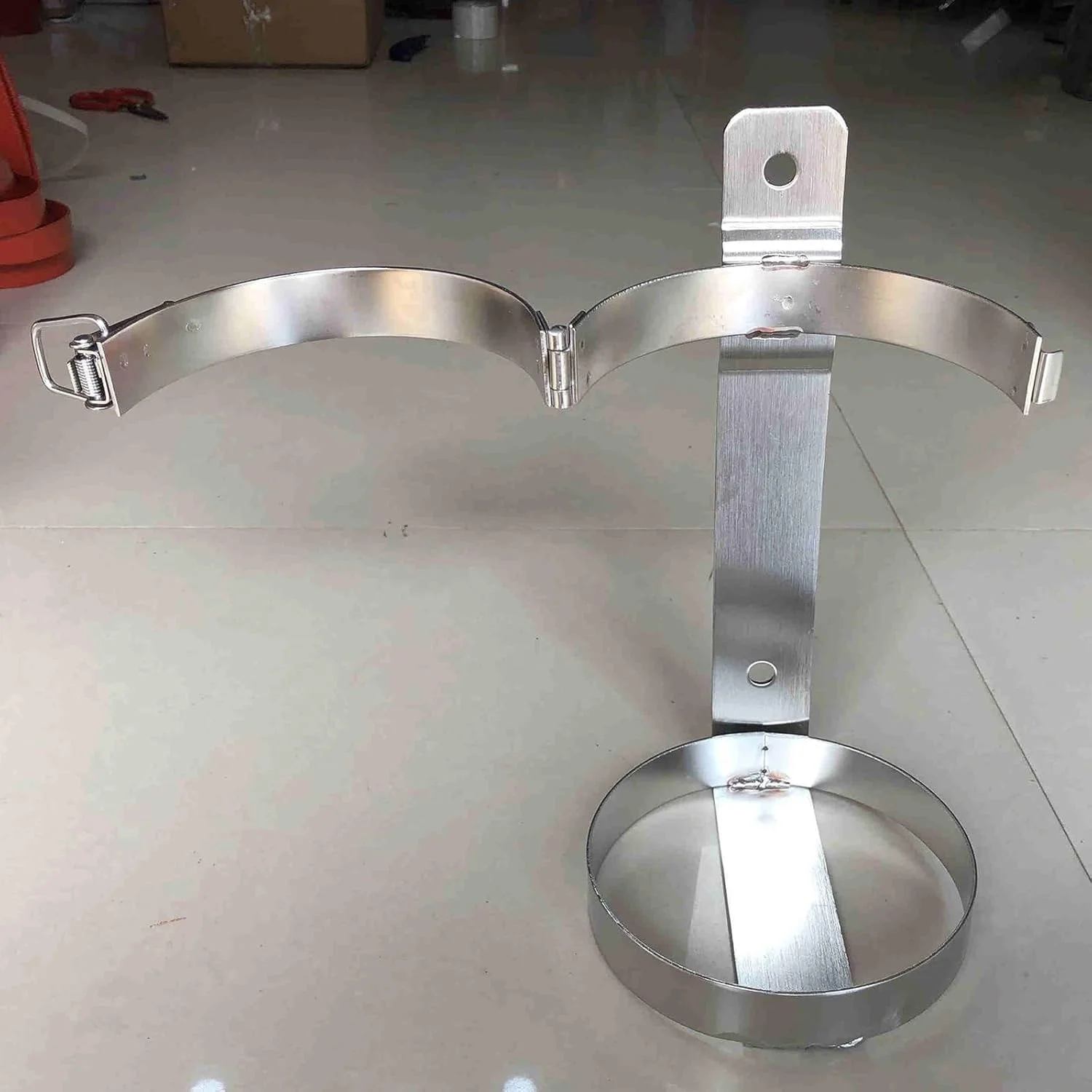 نگهدارنده مخزن اکسیژن دیواری با قفل ایمنی، براکت ایمنی سبک وزن سیلندر گاز برای کارخانه/بیمارستان/خانه/تجاری، پشتیبانی نگهدارنده بطری نیتروژن (قطر 14 سانتی متر (5 1/2 اینچ))