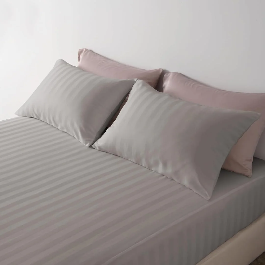 ست ملحفه کش‌دار سلینا، ۳ تکه، سایز کوئین ۱۶۰ در ۲۰۰ سانتی‌متر، طرح راه راه خاکستری میکروفایبر، جیب عمیق ۳۰ سانتی‌متری