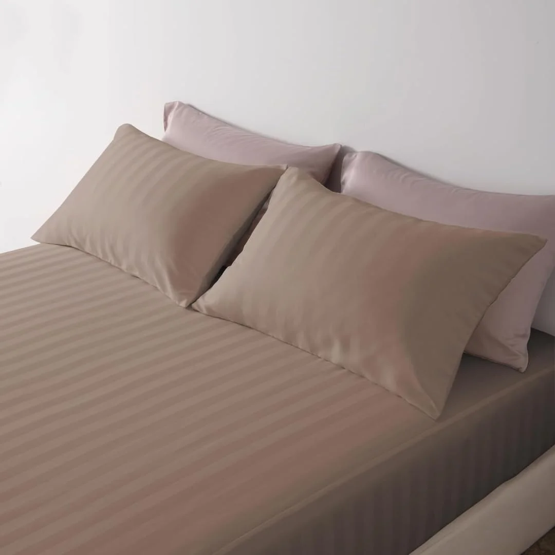 ست ملحفه کش‌دار سه تکه، سایز کوئین 160 در 200 سانتی‌متر، راه‌راه قهوه‌ای میکروفایبر، جیب عمیق 30 سانتی‌متری