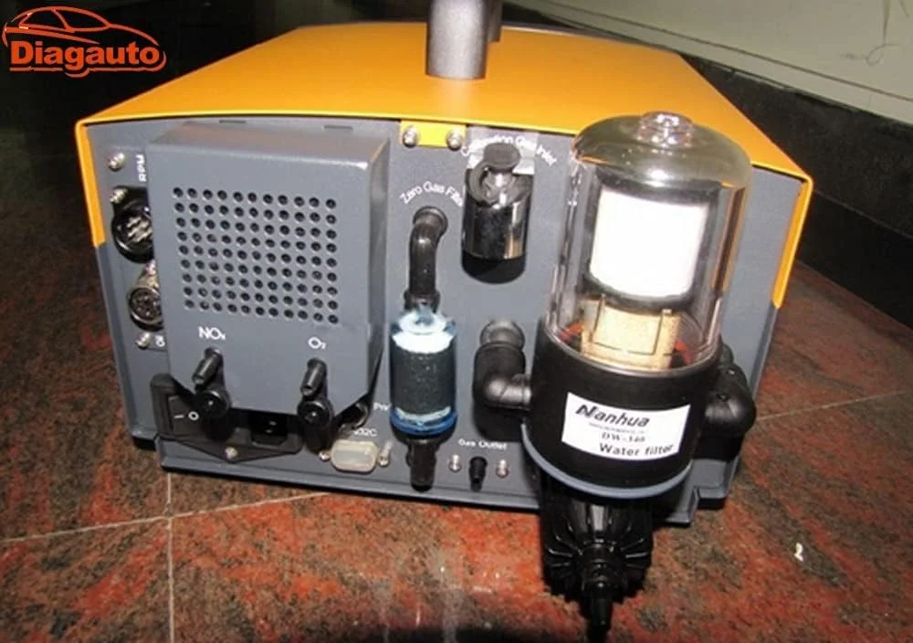 دستگاه آنالیز گاز خروجی خودرو Diagauto مدل NHA506 (220 ولت، همراه با چاپگر) دستگاه آنالیز گاز خروجی خودرو Diagauto مدل NHA506 (220 ولت، همراه با چاپگر)