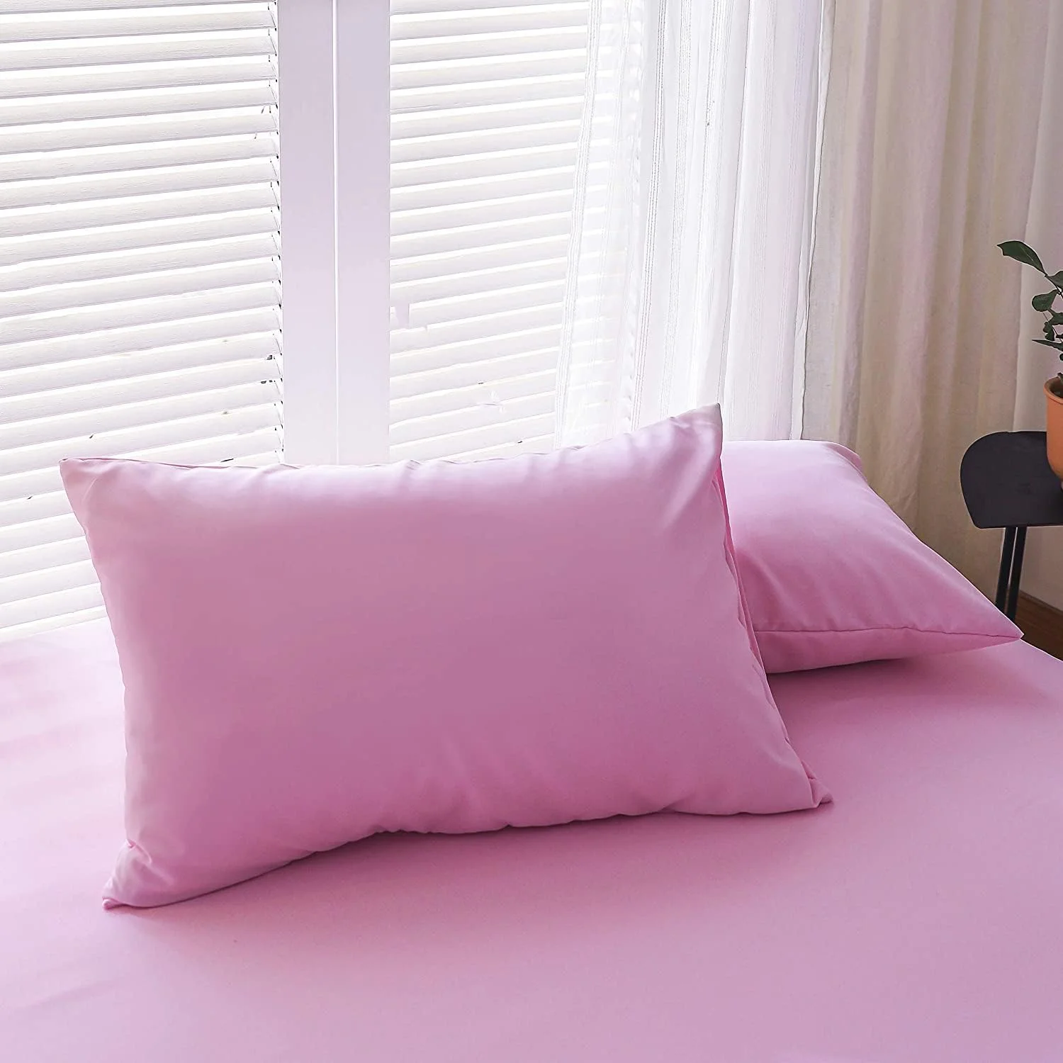 ست ملحفه کش دار سه تکه شامل 1 ملحفه کش دار 180X200 سانتی متر و 2 روبالشی 50X75 سانتی متر. ملحفه تخت خواب هتلی (صورتی) ست ملحفه کش دار سه تکه شامل 1 ملحفه کش دار 180X200 سانتی متر و 2 روبالشی 50X75 سانتی متر. ملحفه تخت خواب هتلی (صورتی)