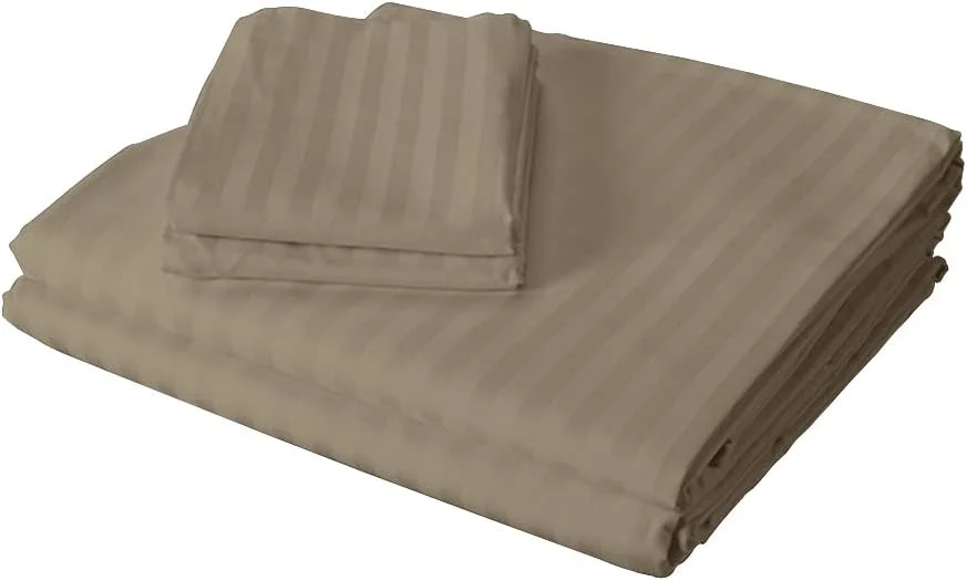 ست ملحفه تخت هتلی کینگ لینن کلاب 3 تکه - بافته شده از ساتن پنبه ای 100% با الیاف بلند 280TC، کیفیت لوکس و فوق العاده نرم، اندازه: ملحفه تخت 260 X 280 سانتی متر + روبالشی 50 x 75 سانتی متر، رنگ: برنزی