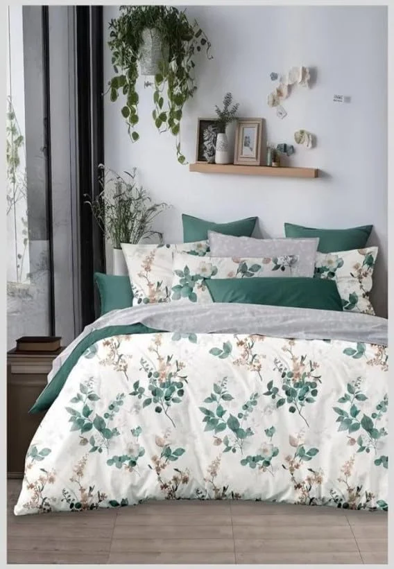 ست ملحفه تختخواب سایز کینگ – ۱ ملحفه تخت (۲۷۰x۲۵۰ سانتی متر) + ۲ روبالشتی (۷۵x۵۰ سانتی متر) – سفید با طرح گیاهی سبز – میکروفایبر نرم، مقاوم در برابر چروک و مراقبت آسان