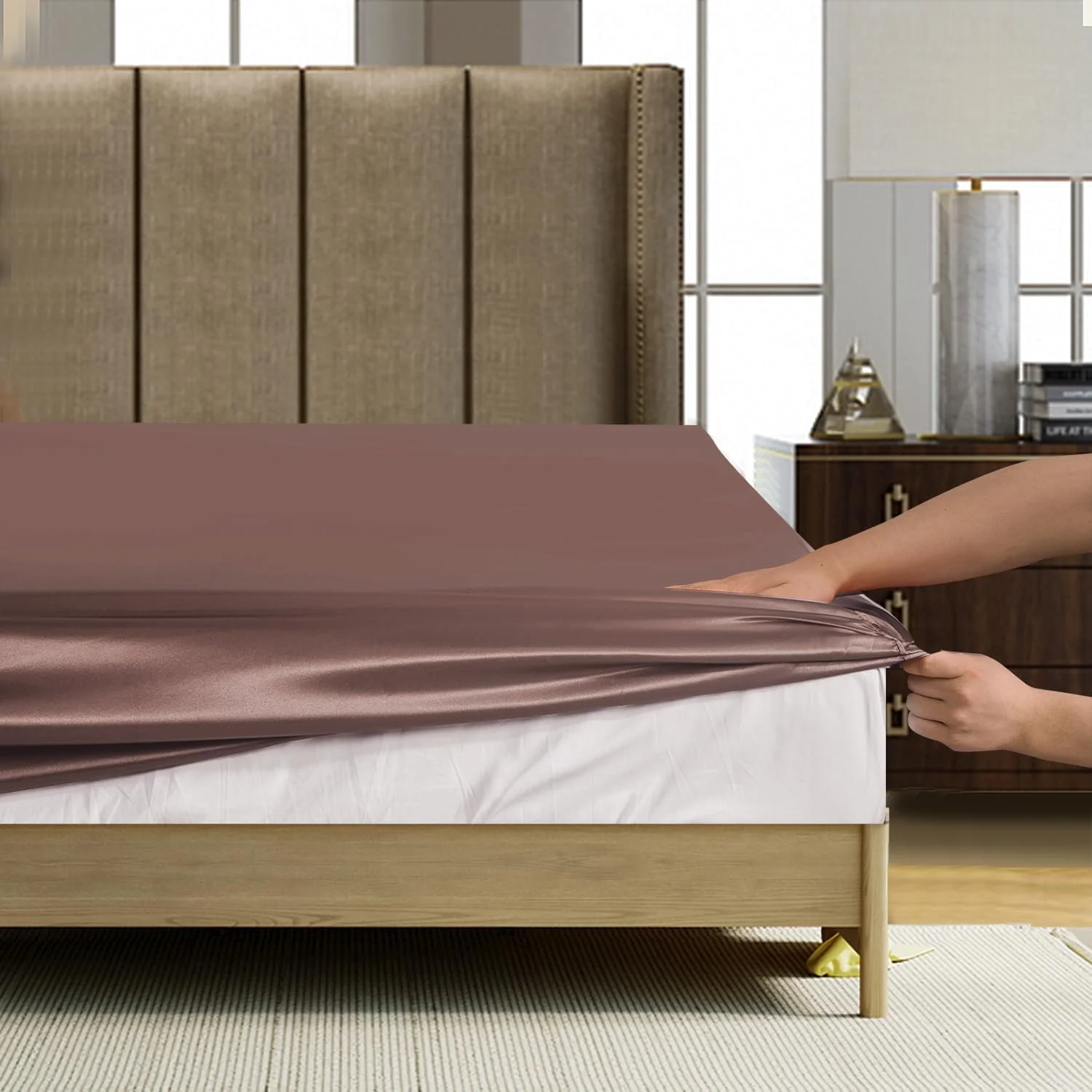 ست کامل ملحفه ساتن ابریشمی ROOEE - ۴ تکه - ملحفه کش دار، روکش لحاف، ۲ روبالشی. رنگ - صورتی-گلگون سایز - یک نفره