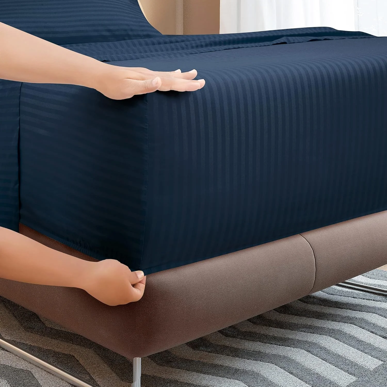 ست ملحفه راه راه رویال لیننز - ملافه های میکروفیبر برس خورده 1800 - 1 ملحفه کش دار، 1 ملحفه تخت، 2 روبالشی - ست ملحفه 4 تکه راه راه دمشقی کالیفرنیا کینگ (راه راه سرمه ای، کالیفرنیا کینگ)