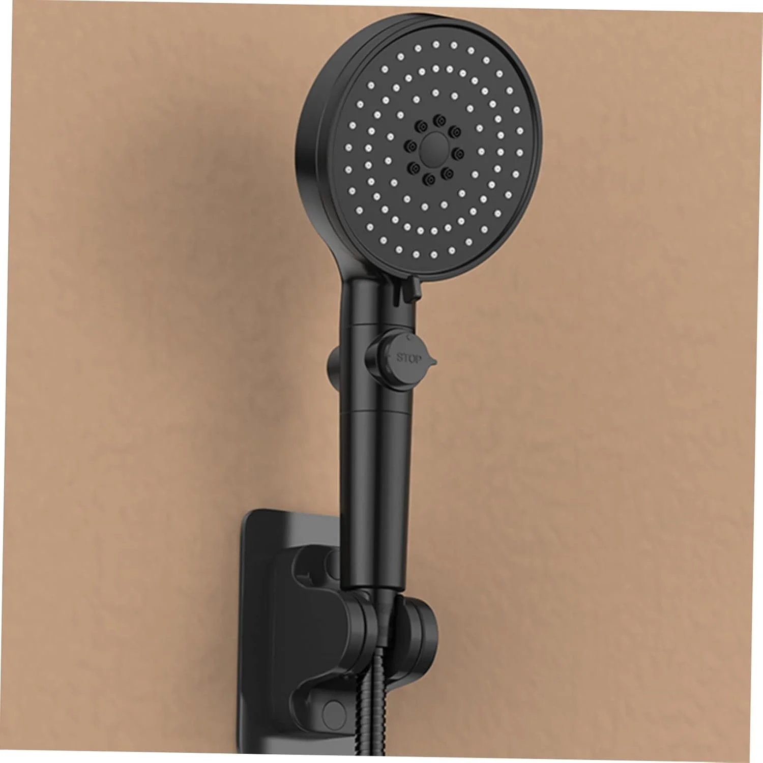 یک ست لباس مشکی، ست اسکراب مشکی، دوش دستی، شلنگ دوش دستی، سر دوش، سر دوش پلاستیکی، نازل سر دوش، سر دوش مناسب، لوازم حمام، نازل دوش، آبپاش