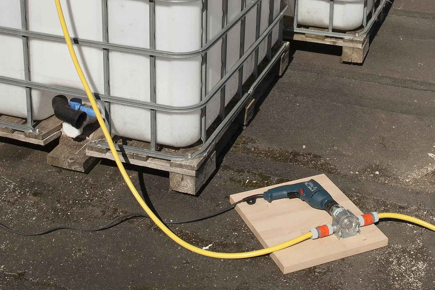 پمپ آب ولف‌کرافت با بدنه فلزی (3000 لیتر در ساعت) مدل 2200000 | برای پمپاژ مایعات با دریل برقی