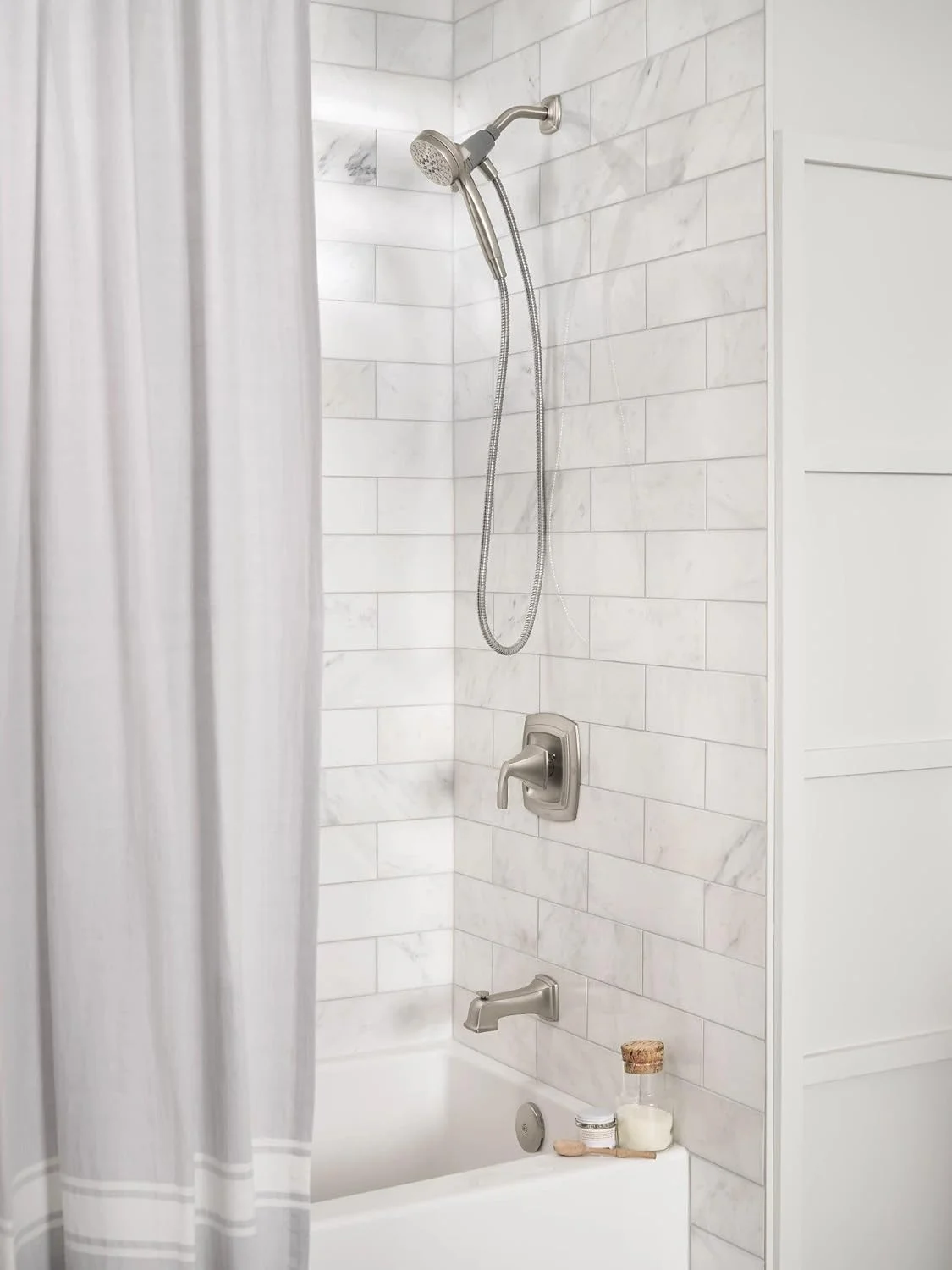 سردوش مغناطیسی موئن مدل 26100SRN، رنگ نیکل برس خورده مقاوم در برابر لک