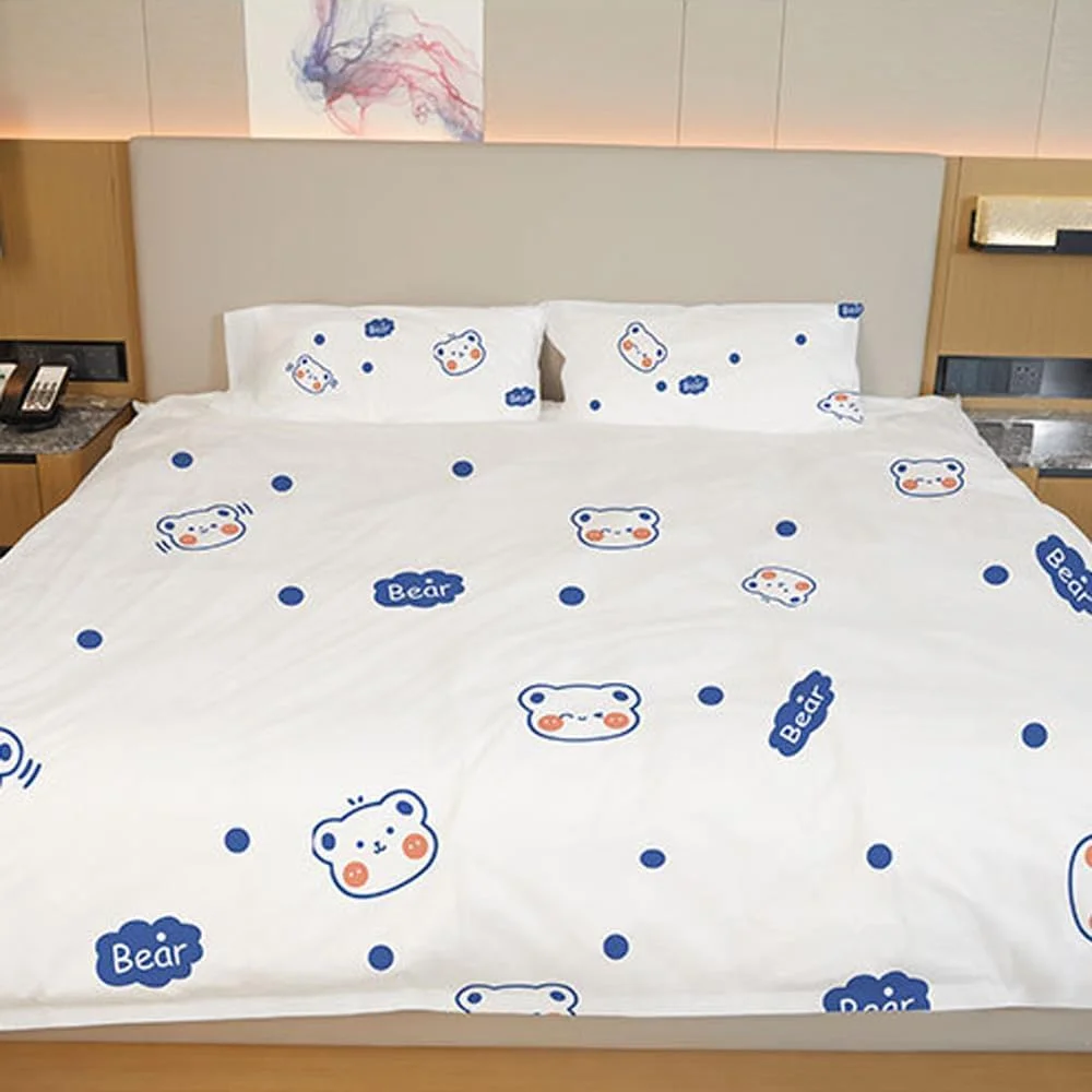 ست ملحفه یکبار مصرف قابل حمل، ست روتختی 4 تکه نبافته برای تخت دونفره (240x220 سانتی متر)، شامل روکش لحاف و روبالشی، مناسب مسافرت و هتل، طرح خرس آبی