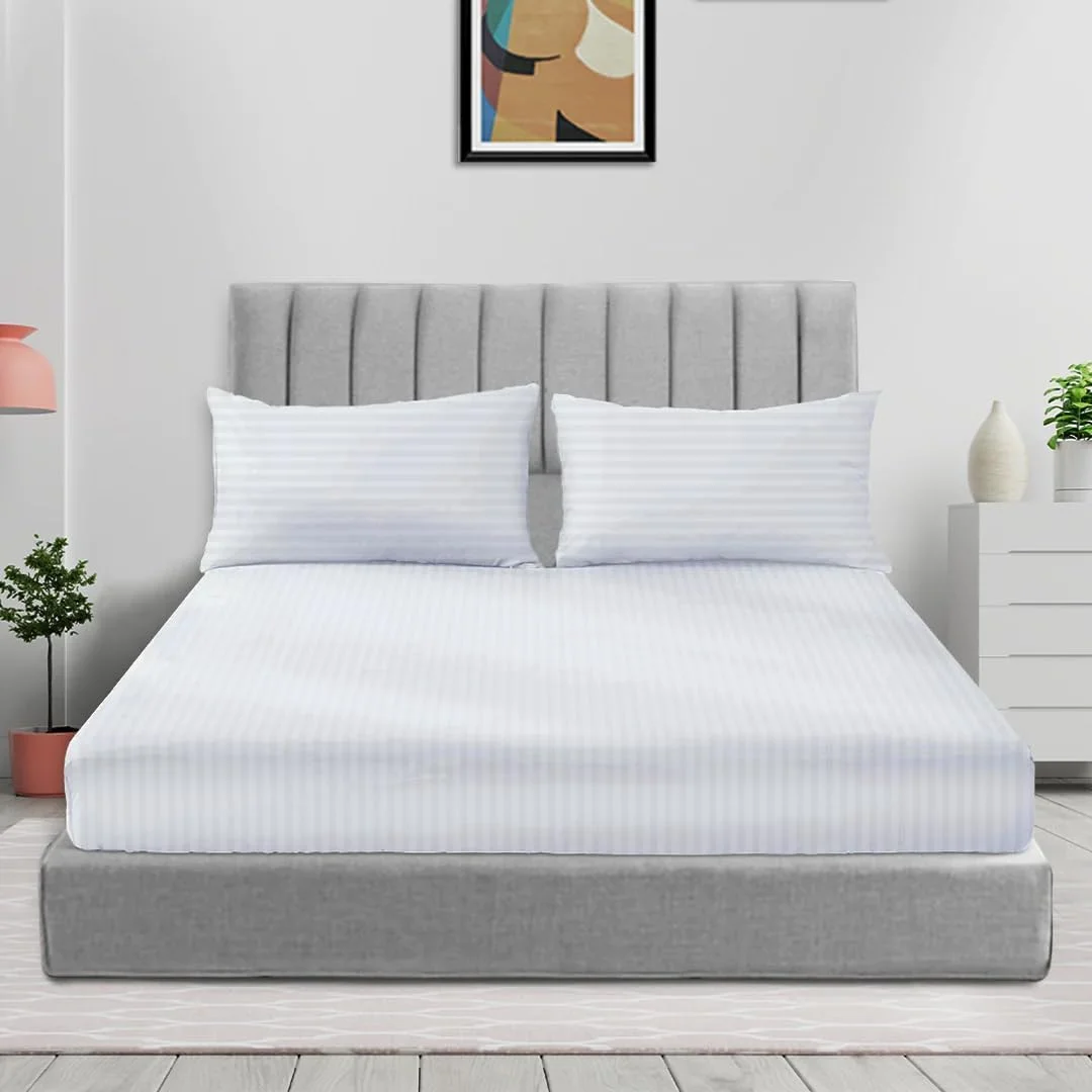 ست ملحفه کش‌دار میکروفایبر راه راه نرم و راحت پایونیر مناسب استفاده روزانه به همراه روبالشی - ست ملحفه کش‌دار راه راه پلی‌استر با راه راه 1 سانتی‌متری (سفید، کینگ - 200x180+20 سانتی‌متر)