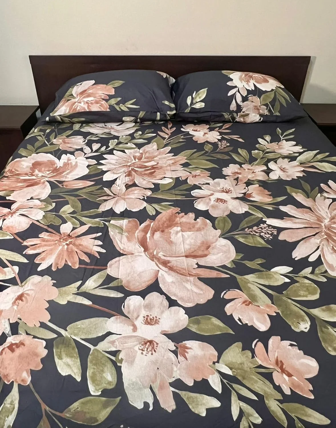 سرویس ملحفه دونفره بزرگ Luxuria Living UAE، پلی کتان، خاکستری با طرح گل صورتی، ملحفه تخت دوبل با 2 روبالشتی