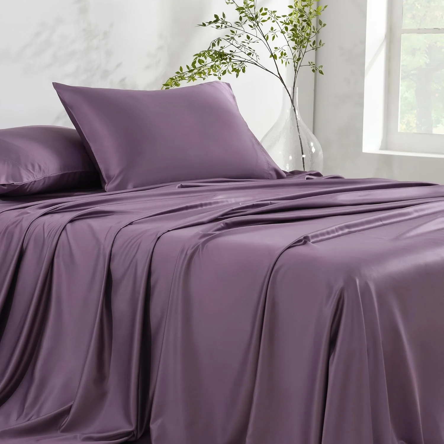 ست ملحفه تخت خواب بامبو پلی استر نرم نیچرفیلد 400، ست ملحفه کوئین با جیب عمیق 16 اینچی، ملحفه لوکس ابریشمی 4 تکه شامل ملحفه کش دار، ملحفه تخت و 2 روبالشی برای خانه و هتل، کوئین بنفش