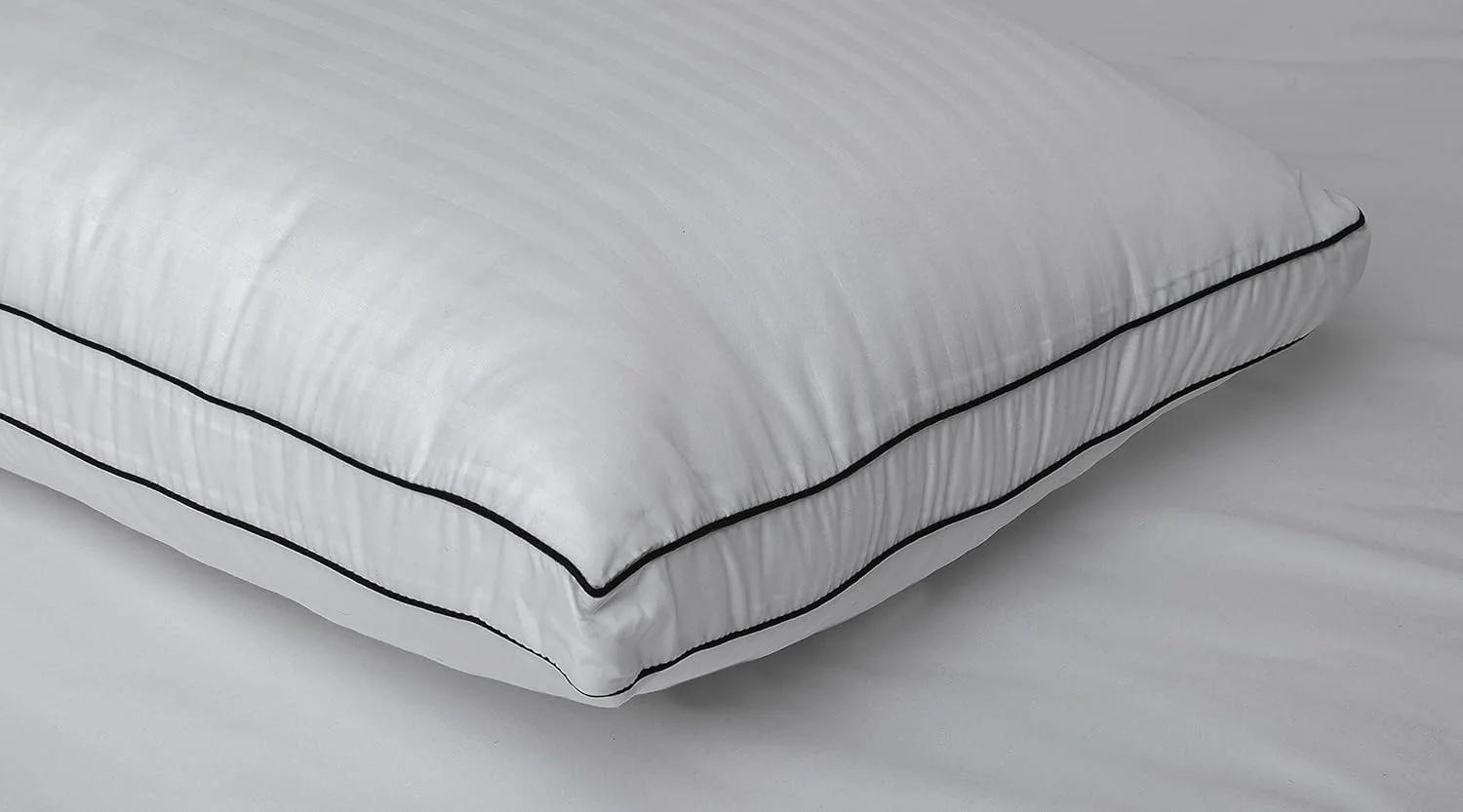 بالش هتلی کلوپ لینن میکروفایبر 85 GSM با راه راه 1 سانتی متری | سایز کینگ (50 در 90 سانتی متر) با دوخت دوبل | 1600 گرم الیاف نرم برای راحتی بی نظیر | طراحی سفید شیک بالش هتلی کلوپ لینن میکروفایبر 85 GSM با راه راه 1 سانتی متری | سایز کینگ (50 در 90 سانتی متر) با دوخت دوبل | 1600 گرم الیاف نرم برای راحتی بی نظیر | طراحی سفید شیک