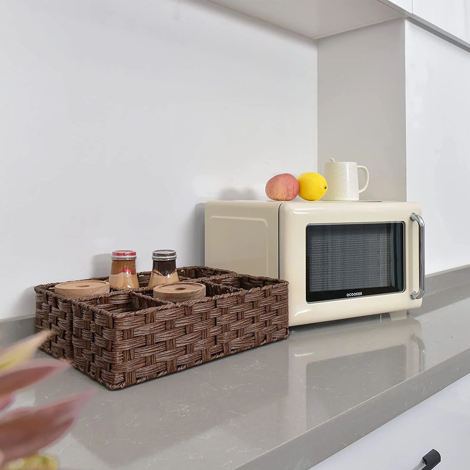 سبدهای حمام Angju برای نظم دهی، سبد ضد آب برای نگهداری لوازم بهداشتی، سبد حصیری با 2 قسمت جداکننده، قهوه ای، بسته 2 عددی