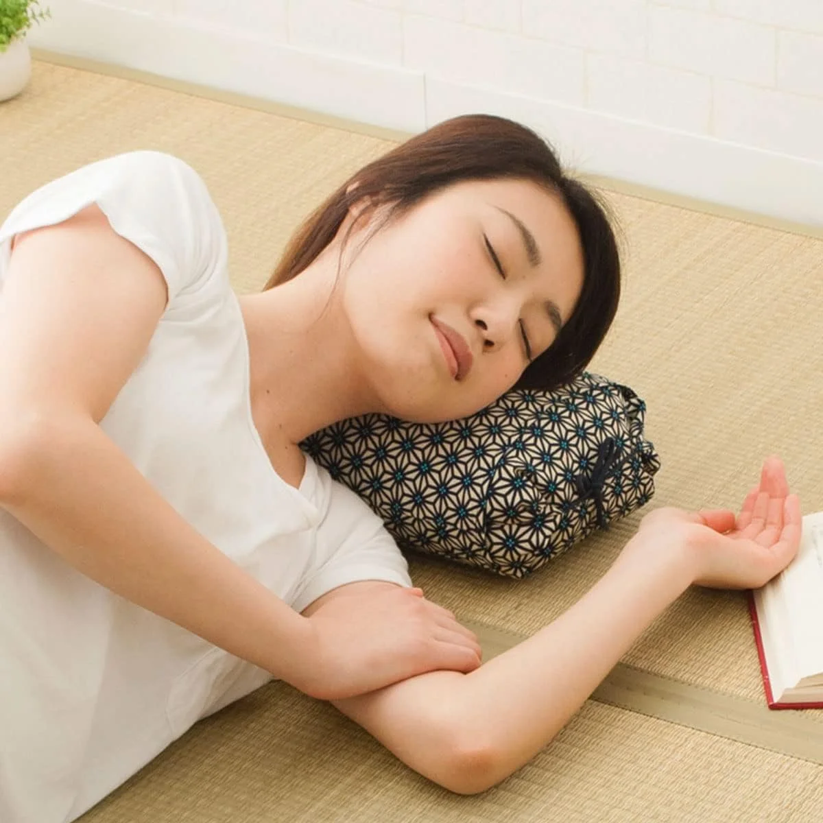 بالش پر شده با پوست گندم سیاه EMOOR (طرح شطرنجی - آبی) ساخت ژاپن