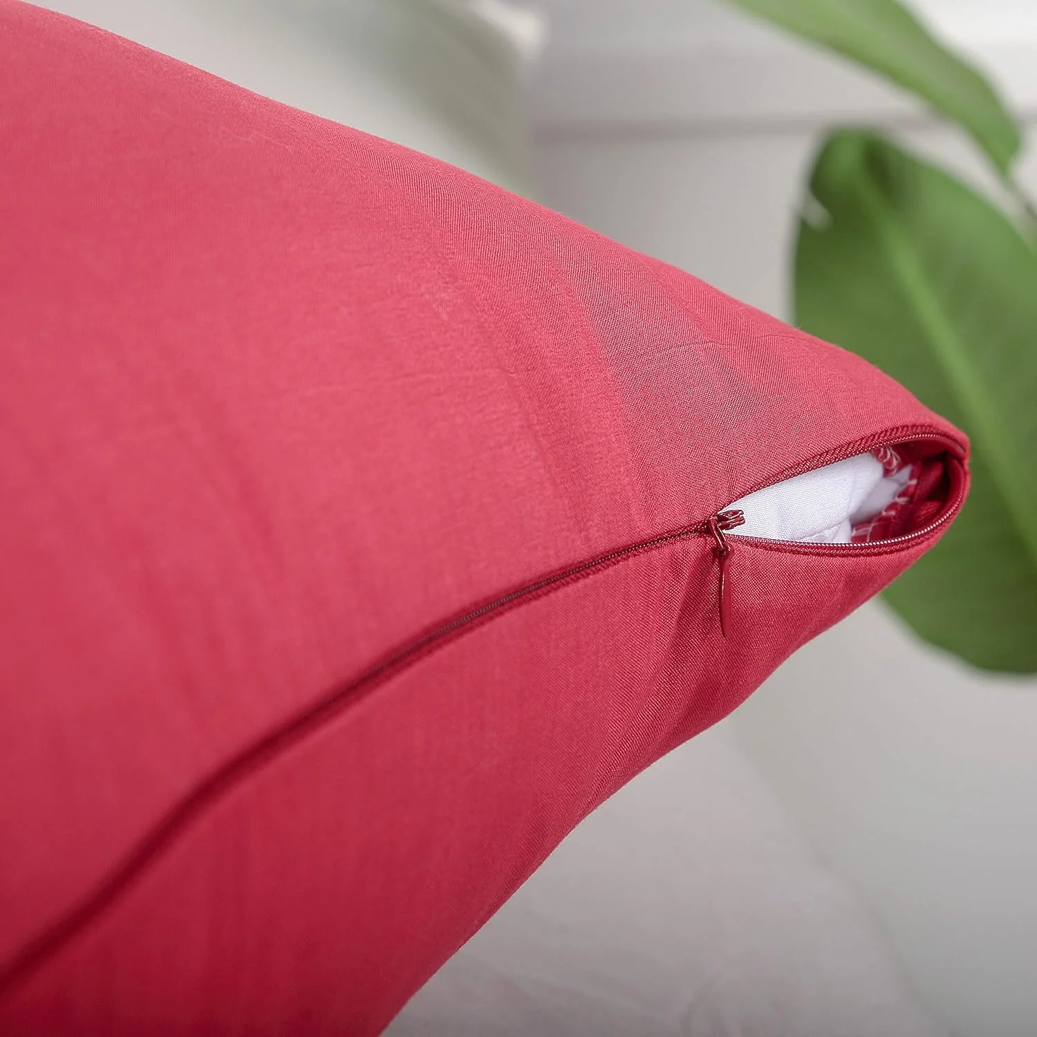 بالش های بزرگ میکروفایبر فوق العاده نرم EVOLIVE - 54x21 اینچ با بست زیپی مخفی، زرشکی بالش های بزرگ میکروفایبر فوق العاده نرم EVOLIVE - 54x21 اینچ با بست زیپی مخفی، زرشکی