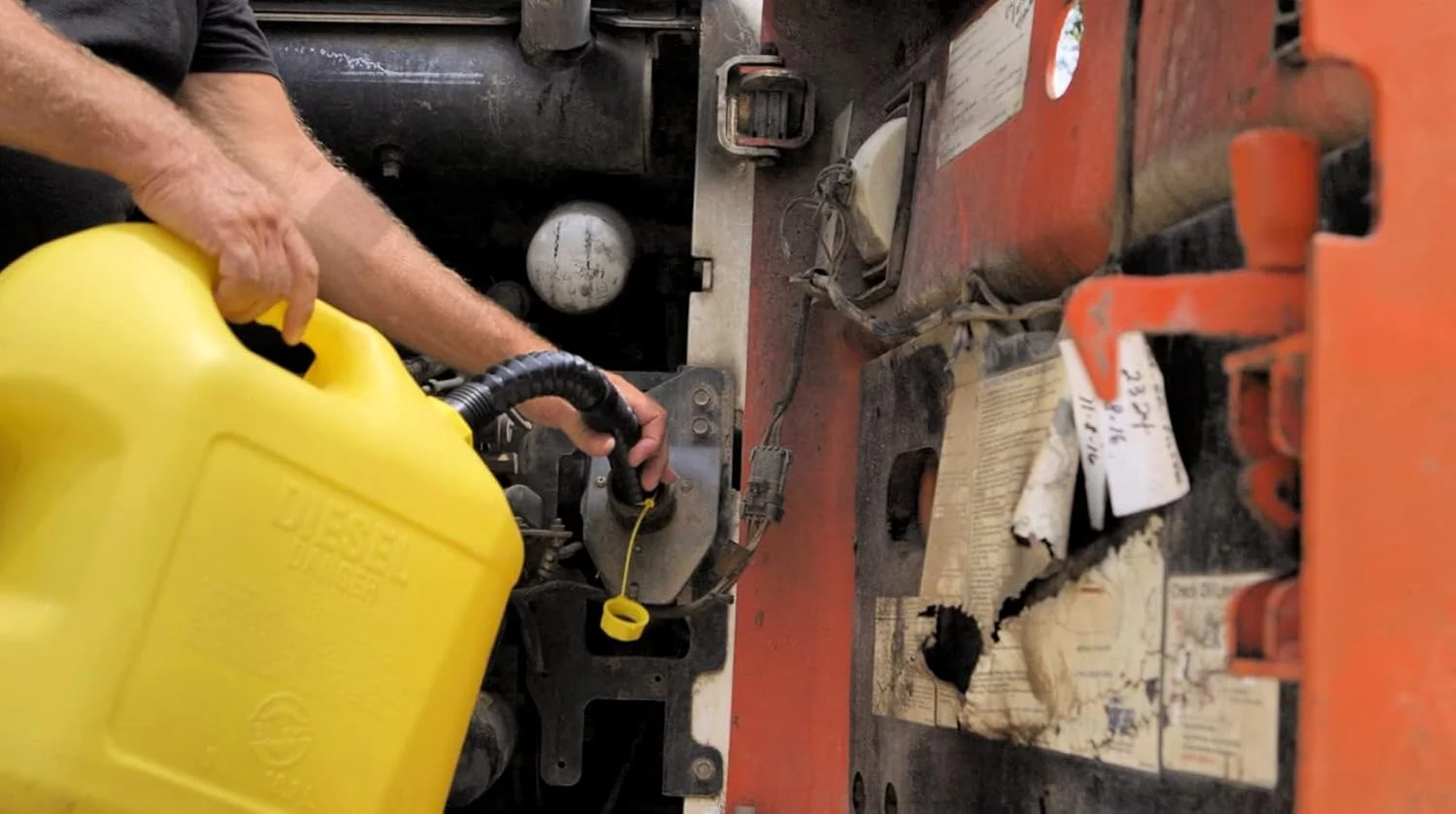 EZ-POUR بسته 2 عددی سیستم Hi-Flo لوکس برای گالن بنزین 5 گالنی - نازل گالن بنزین، لوله انعطاف پذیر، کیت هواکش، بروزرسانی خروجی گالن آب قدیمی شما