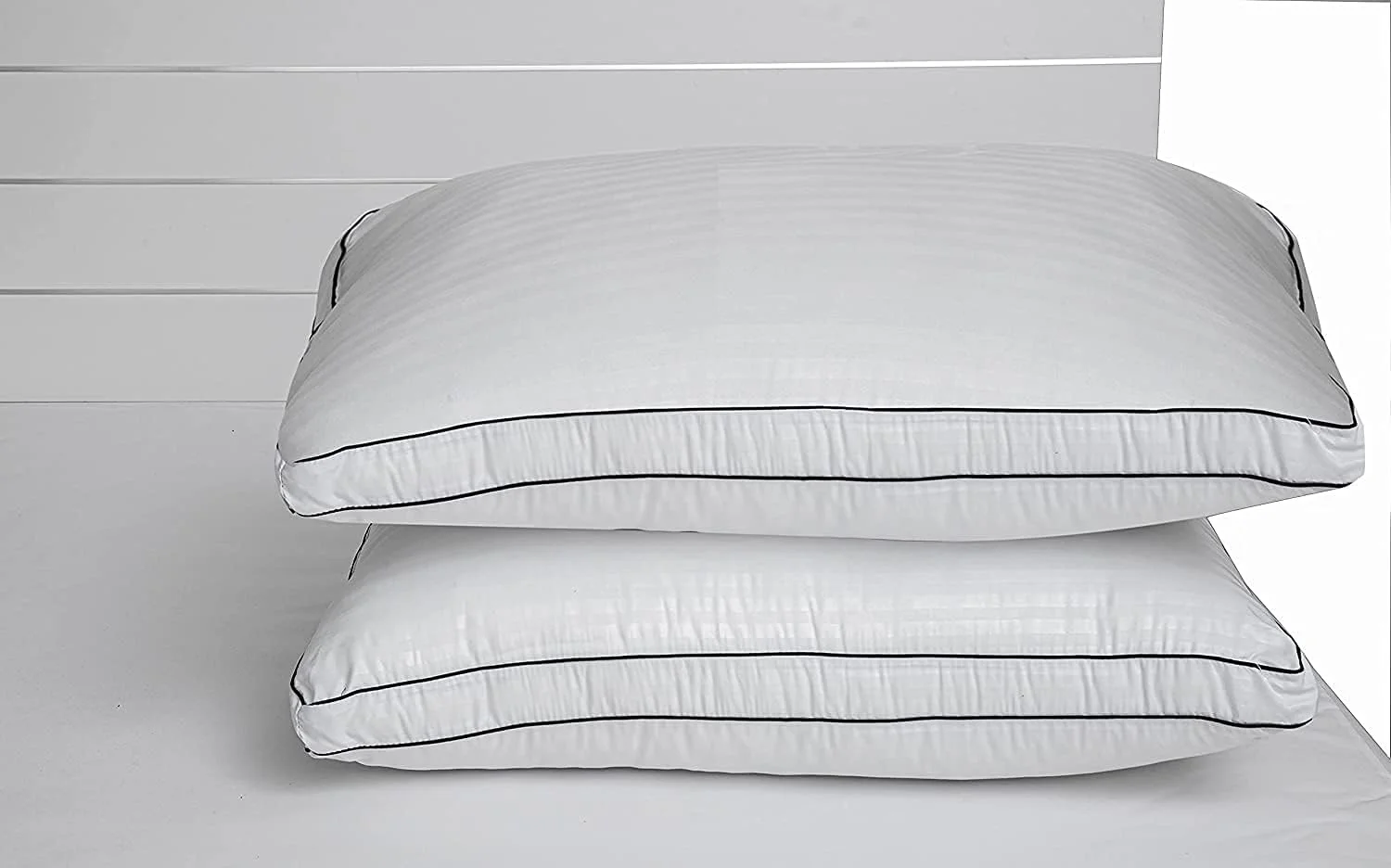 بالش راه راه میکروفایبر Maestro با تراکم 85 GSM و نوار 1 سانتی متری، لبه دوزی دوبل - 50x90 سانتی متر، 1600 گرم