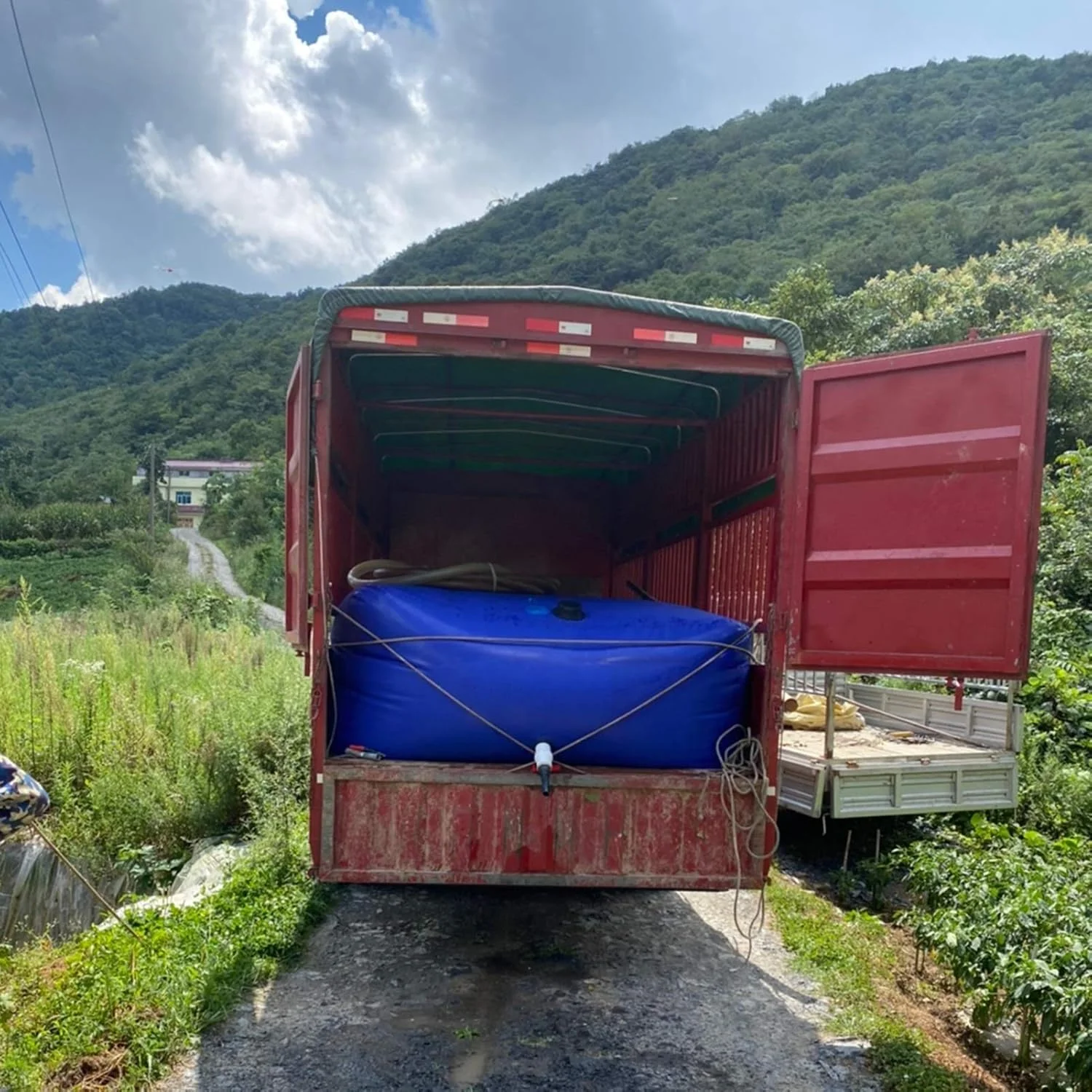 کیسه آب کشاورزی فضای باز، مخزن آب آبیاری، پی وی سی تاشو با ظرفیت بالا 0.9 میلی متر برای باغبانی ساختمانی / آبی / 750 لیتر / 1.5 * 1 * 0.5 متر