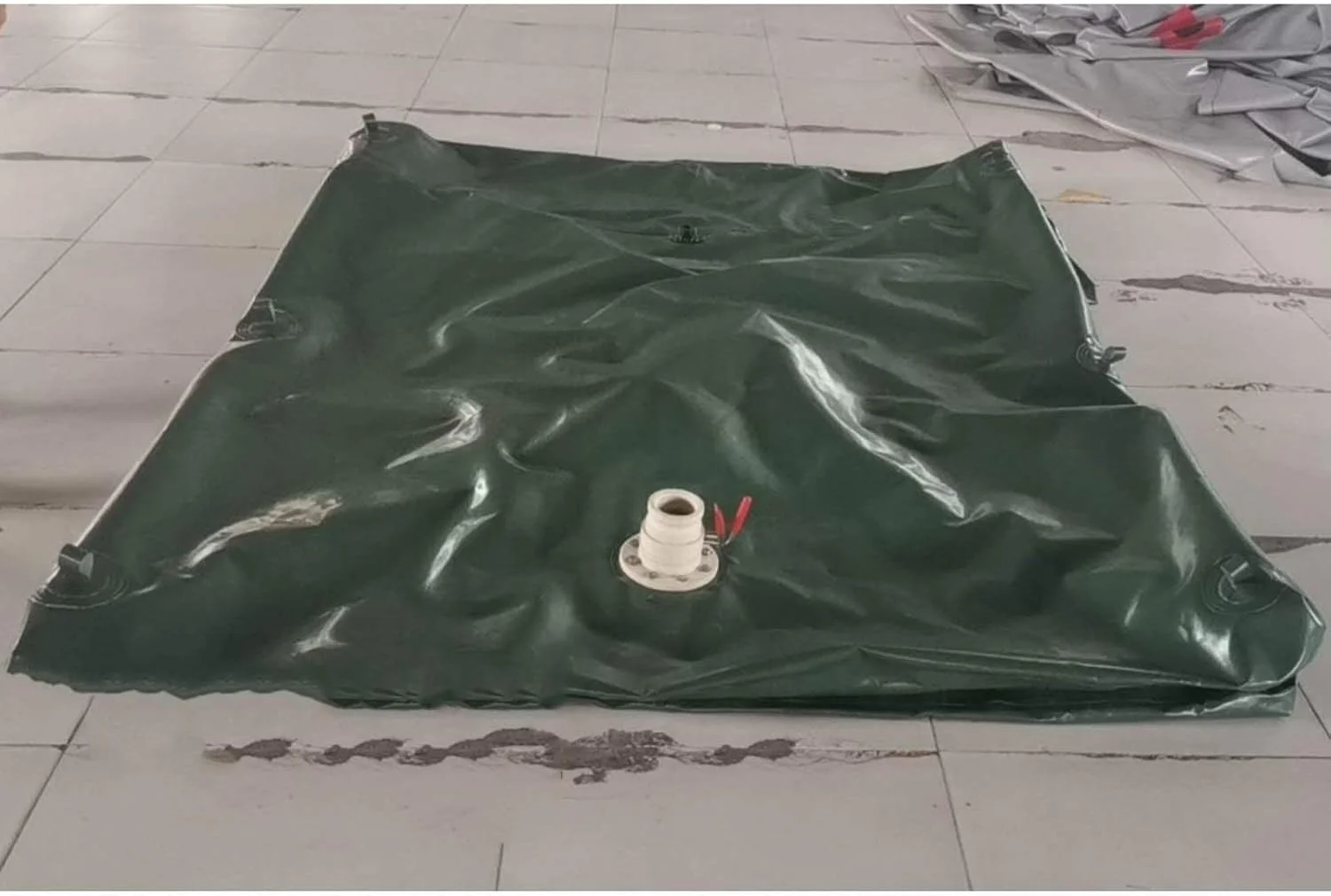 مخزن آب تاشو، کیسه آب اضطراری، مخزن آب قابل حمل با ظرفیت بالا از جنس TPU، برای ذخیره آب آشامیدنی، سبز، 1080 لیتر، 1.5 * 1.2 * 0.6 متر