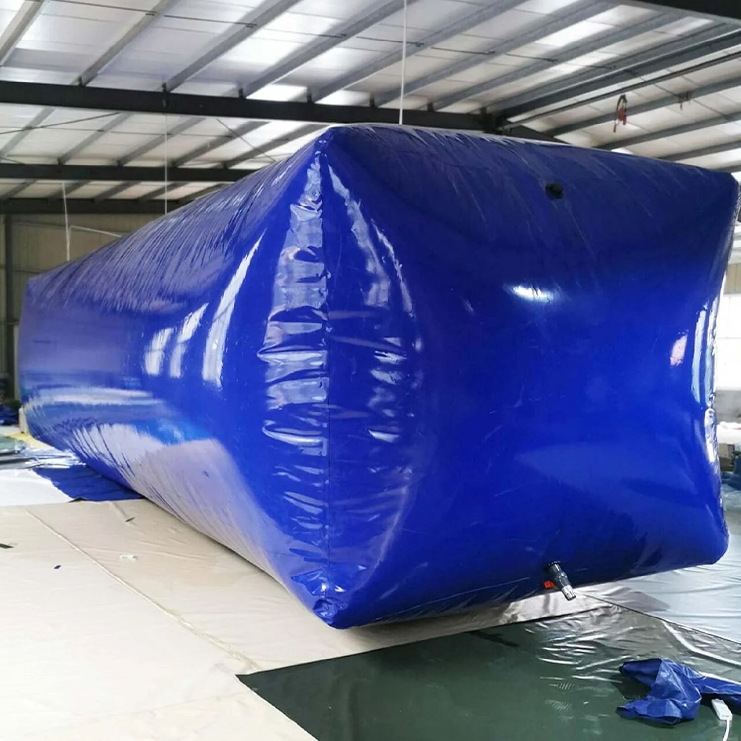 مخزن آب تاشو با ظرفیت بالا و شیر آب، مثانه ذخیره سازی آب PVC ضخیم شده در فضای باز، مخزن آب اضطراری برای آبیاری/ذخیره سازی کشاورزی، 7000 لیتر