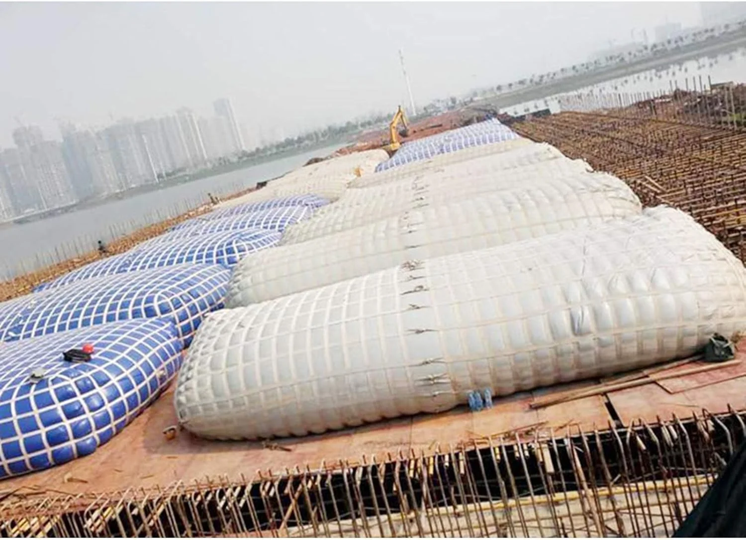 کیسه آب تاشو، مخزن ذخیره آب نرم، پی وی سی قابل حمل با ظرفیت بزرگ 0.9 میلی متر برای مواقع اضطراری، آبیاری، حمل و نقل / آبی / 2184 لیتر / 2.4 * 1.4 * 0.65 متر