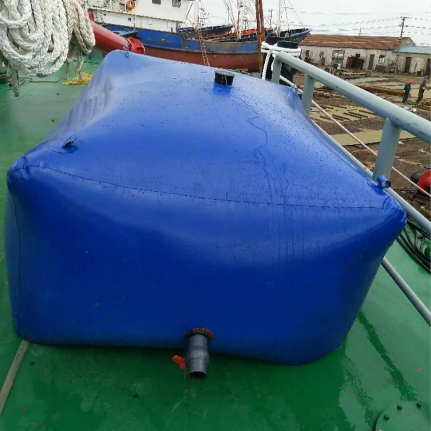 مخزن آب تاشو نرم مناسب خودروهای قایقی با شیر و دسته، تانک آب قابل حمل با ظرفیت بالا، پیشگیری از حریق، آب اضطراری (اندازه: 3x2x0.85 متر / 5100 لیتر / 1347 گالن)