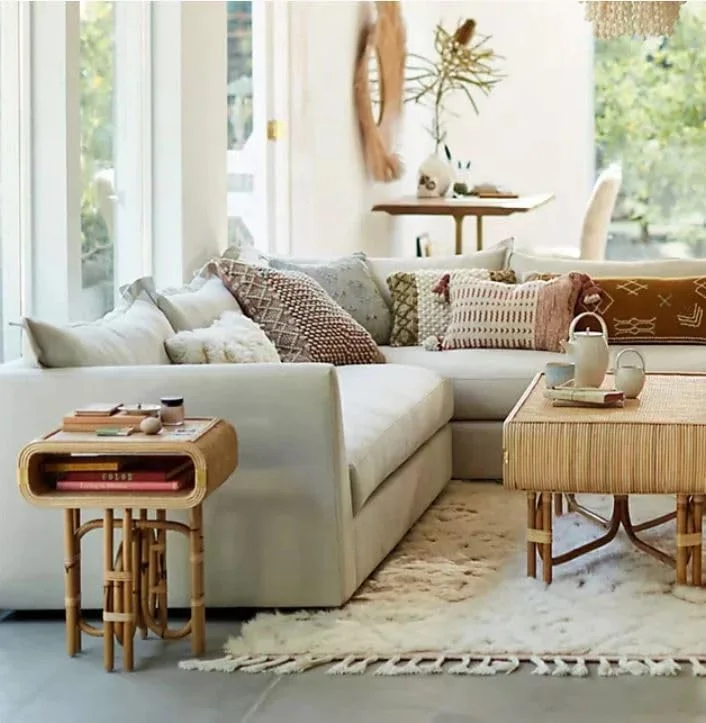 میز کنار تختی چوبی شیک با کشو و پایه های ظریف - فضای ذخیره سازی امن و سبک بی انتها - به راحتی فضای خود را متحول کنید - میز جانبی ایده آل برای اتاق خواب، اتاق نشیمن و لانژ