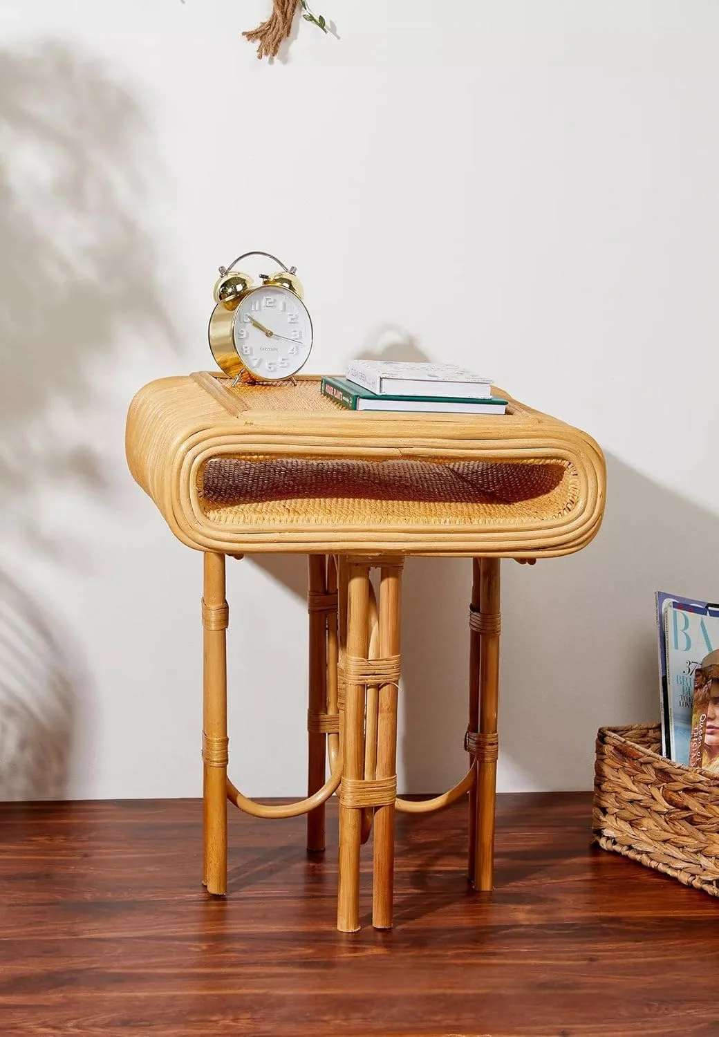 میز کنار تختی چوبی شیک با کشو و پایه های ظریف - فضای ذخیره سازی امن و سبک بی انتها - به راحتی فضای خود را متحول کنید - میز جانبی ایده آل برای اتاق خواب، اتاق نشیمن و لانژ