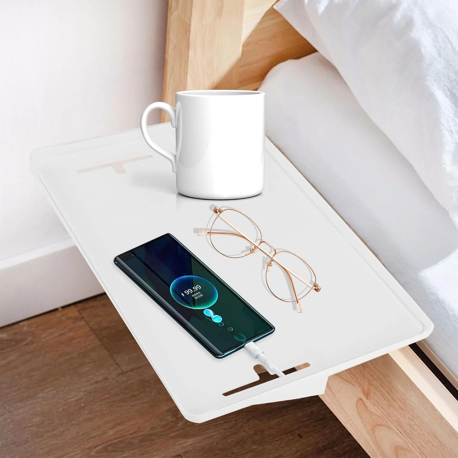 قفسه گیره ای کنار تخت خواب برای تخت های دو طبقه و زیر شیروانی، سازمان دهنده سینی کنار تخت با سوراخ های کابل، فضای ذخیره سازی بادوام کنار تخت برای کودکان، خوابگاه ها، اتاق خواب های کوچک (سفید)