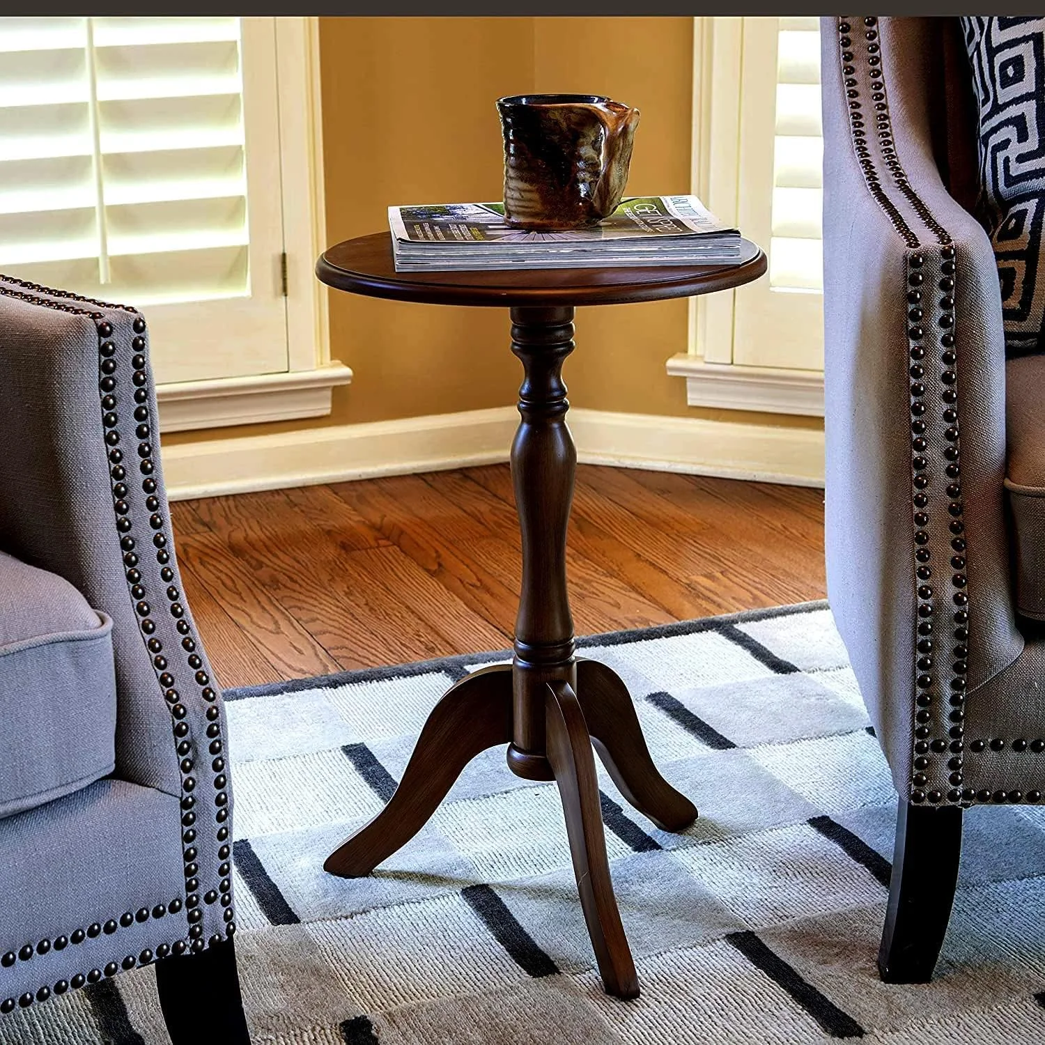 میز عسلی گرد طرح عتیقه، مناسب کنار تخت، استند قهوه، ارگانایزر و وسیله دکوری منزل برای اتاق نشیمن و اتاق خواب ( ) میز عسلی گرد طرح عتیقه، مناسب کنار تخت، استند قهوه، ارگانایزر و وسیله دکوری منزل برای اتاق نشیمن و اتاق خواب ( )