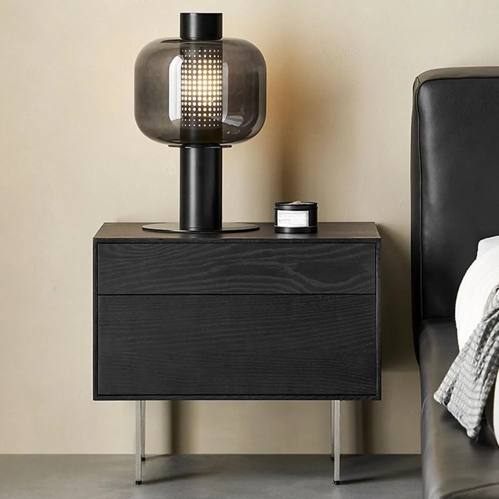 میز عسلی مشکی ساده با کشوهای بازشو، کمد ذخیره سازی و میز کنار تختی میز عسلی مشکی ساده با کشوهای بازشو، کمد ذخیره سازی و میز کنار تختی