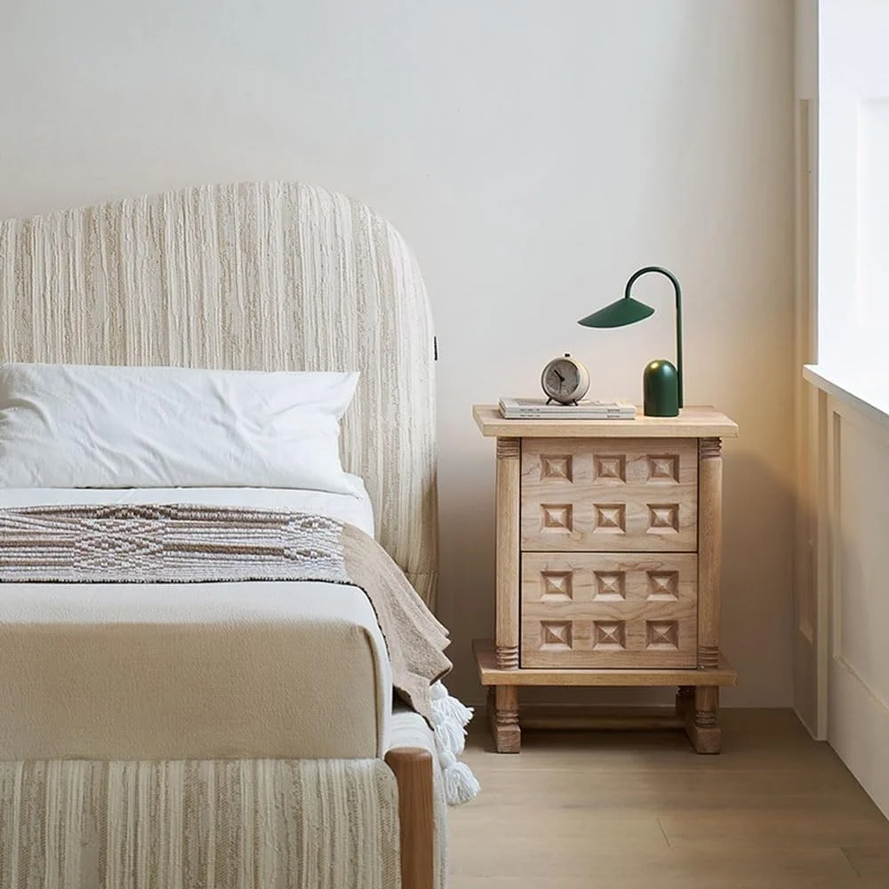 میز عسلی کنار تختی با کشوهای حصیری، مناسب اتاق خواب، کمد نگهداری کنار تخت، کنار مبل و اتاق نشیمن میز عسلی کنار تختی با کشوهای حصیری، مناسب اتاق خواب، کمد نگهداری کنار تخت، کنار مبل و اتاق نشیمن