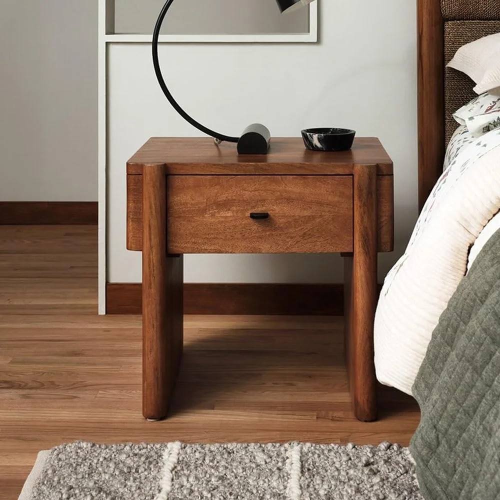میز عسلی ساده با طراحی قدیمی، دارای کمد کوتاه و میز کنار تختی مناسب اتاق نشیمن و اتاق خواب، میز کنار تخت با کشو میز عسلی ساده با طراحی قدیمی، دارای کمد کوتاه و میز کنار تختی مناسب اتاق نشیمن و اتاق خواب، میز کنار تخت با کشو
