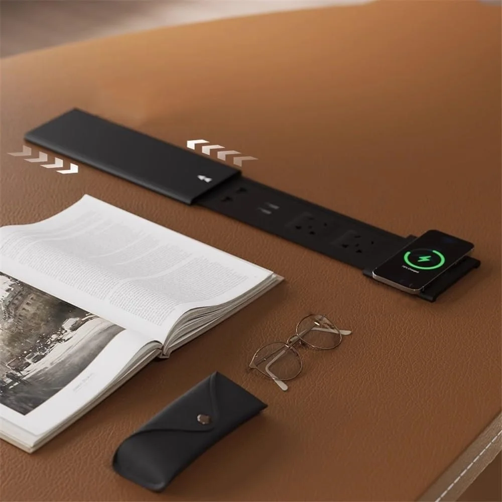 میز کامپیوتر، میز کار مدرن با روکش چرم قهوه ای، سطح میز طرح انبه، سه پایه و پورت های شارژ چند منظوره (S)