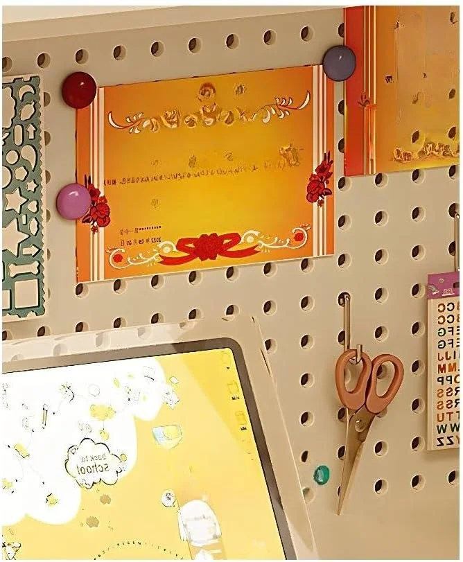 میز کامپیوتر با قفسه برای بهره وری سازمان یافته، قاب سفید با صفحه سوراخ دار، ارتفاع معمولی 170 سانتی متر، عرض 60 سانتی متر، طول 140 سانتی متر میز کامپیوتر با قفسه برای بهره وری سازمان یافته، قاب سفید با صفحه سوراخ دار، ارتفاع معمولی 170 سانتی متر، عرض 60 سانتی متر، طول 140 سانتی متر