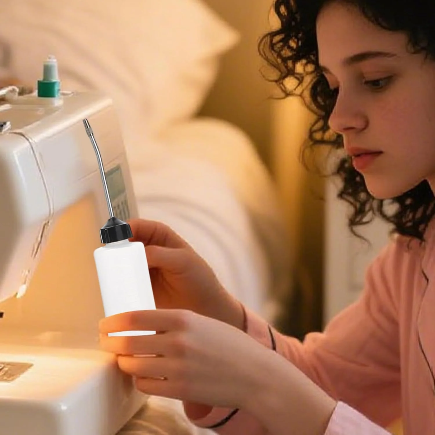 بطری روغن چرخ خیاطی - روغن دان چرخ خیاطی - 120 میلی لیتر، دارای نازل بلند و دقیق برای موتور الکتریکی، توربین، پنکه خانگی، کابل صنعتی و گلدوزی