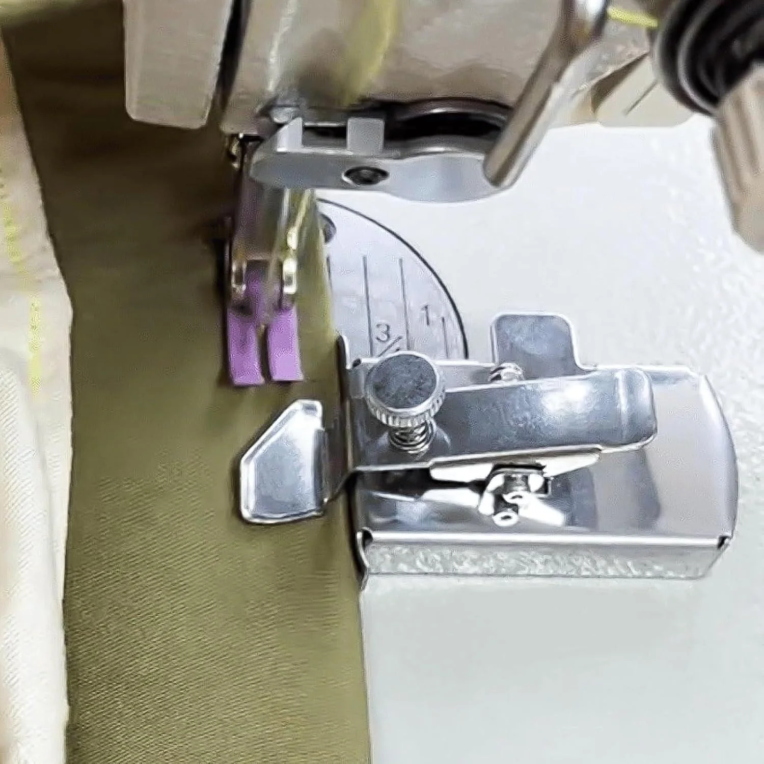 راهنمای درز مغناطیسی برای چرخ خیاطی با گیره، ابزار راهنمای درز دقیق چند منظوره برای تمام چرخ خیاطی ها، لوازم جانبی جهانی چرخ خیاطی (1 عدد)