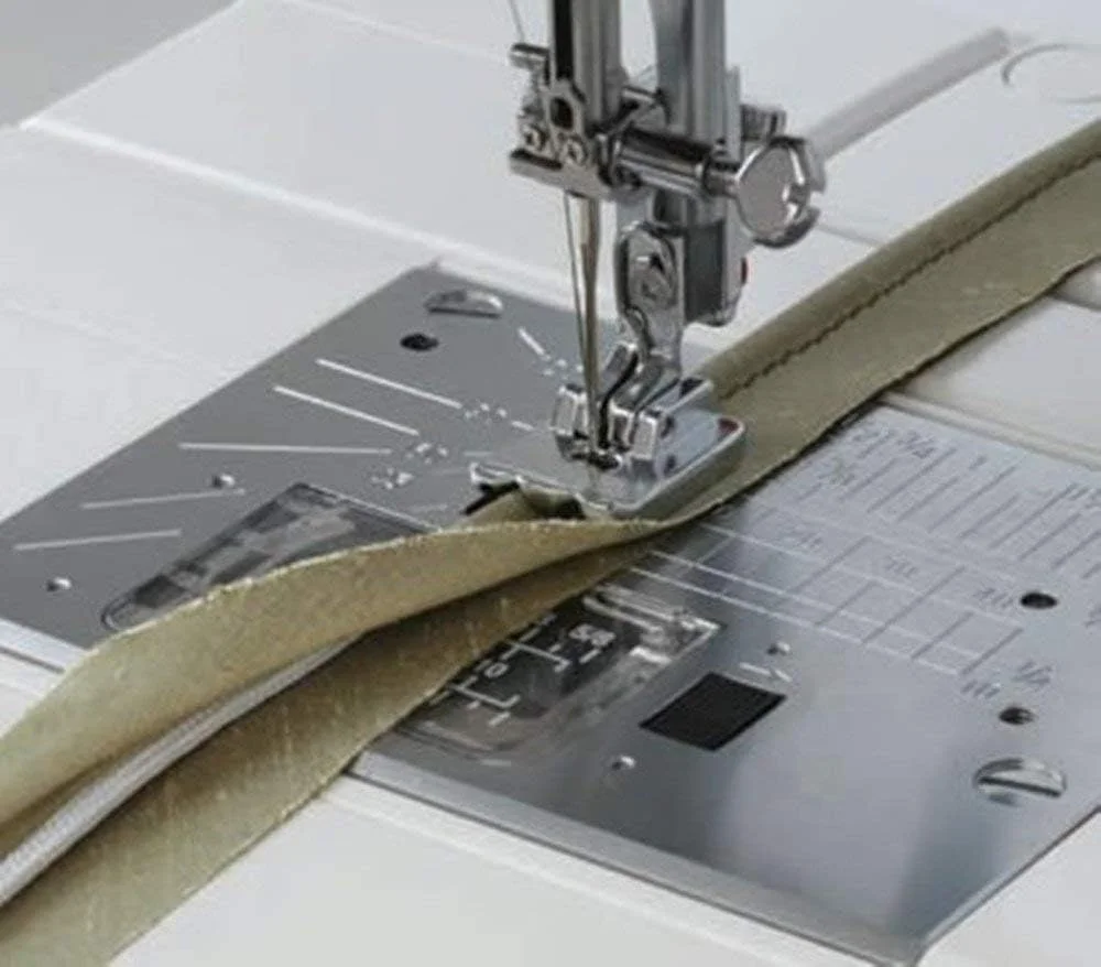 پایه دوخت لبه YEQIN - مناسب برای تمام چرخ خیاطی های پایه کوتاه ضامن دار سینگر، برادر، بیبی لاک، یورو پرو، ژانومه، کنmore، وایت، جوکی، نیو هوم، سیمپلیسی، النا و غیره!