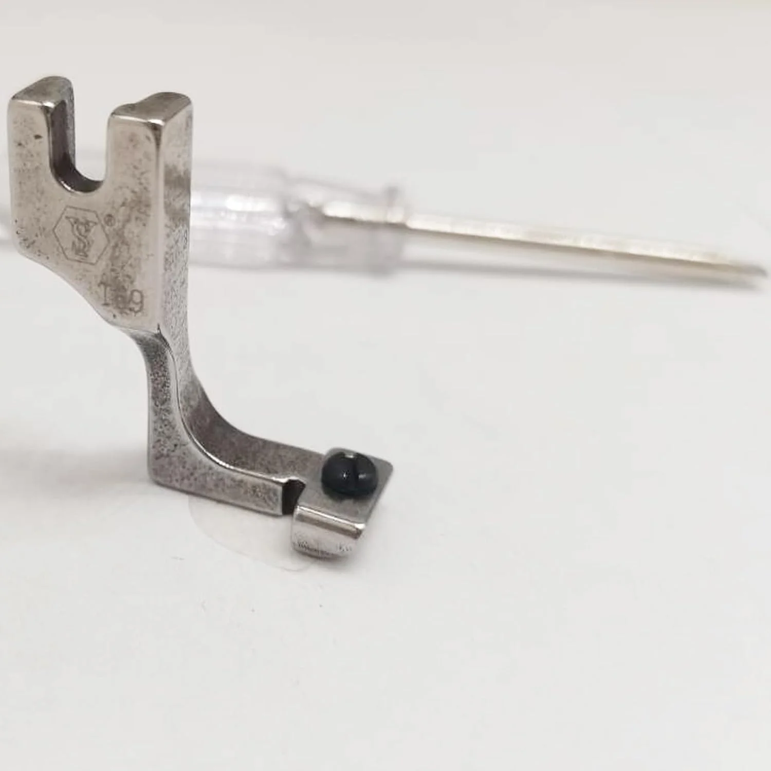 پایه زیپ دوزی نامرئی قابل تنظیم YICBOR مدل T69 به همراه یک عدد پیچ گوشتی رایگان