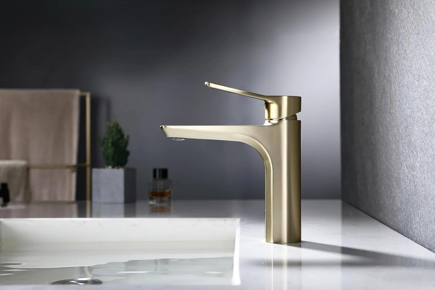 شیر روشویی تک اهرمی BRIMIX، شیر آب سرد و گرم، مناسب سرویس بهداشتی و روشویی (طلایی مات)